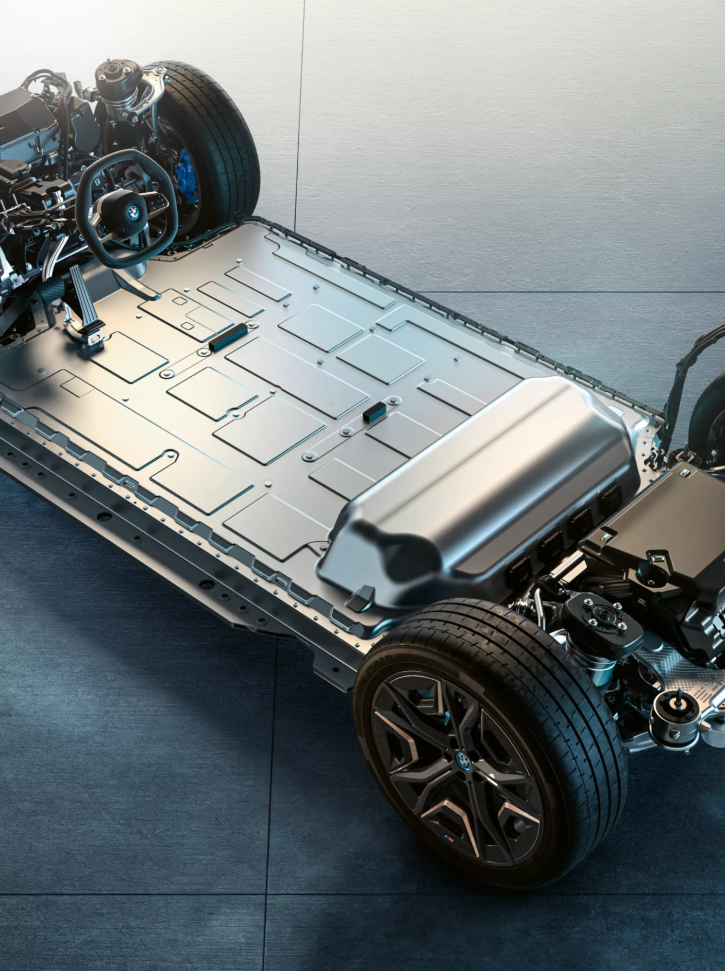 Darstellung des Fahrwerks eines BMW Elektroautos mit Batterie, Motoren und Lenkung