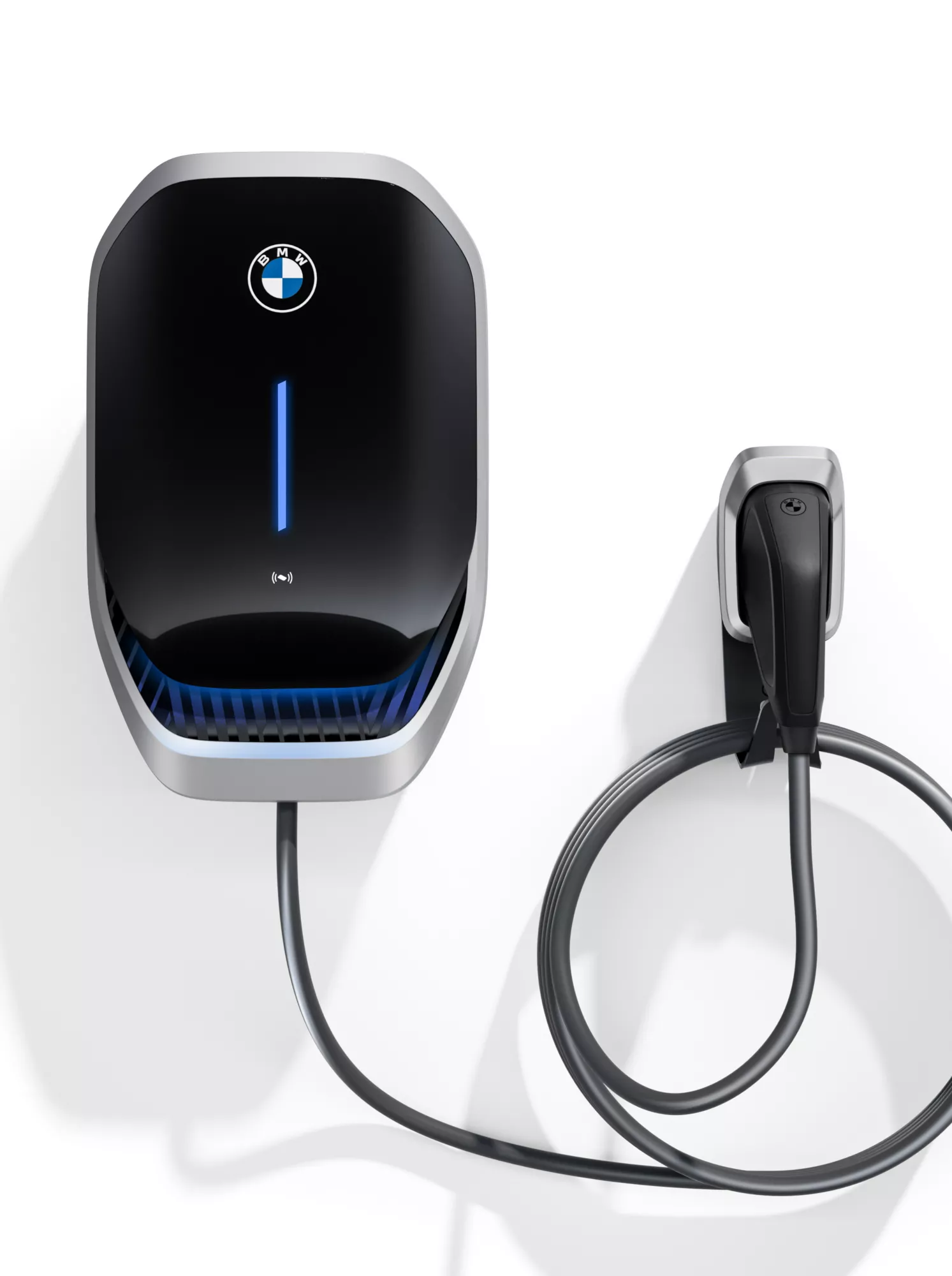 BMW Wallbox Professional mit angeschlossenem Ladekabel