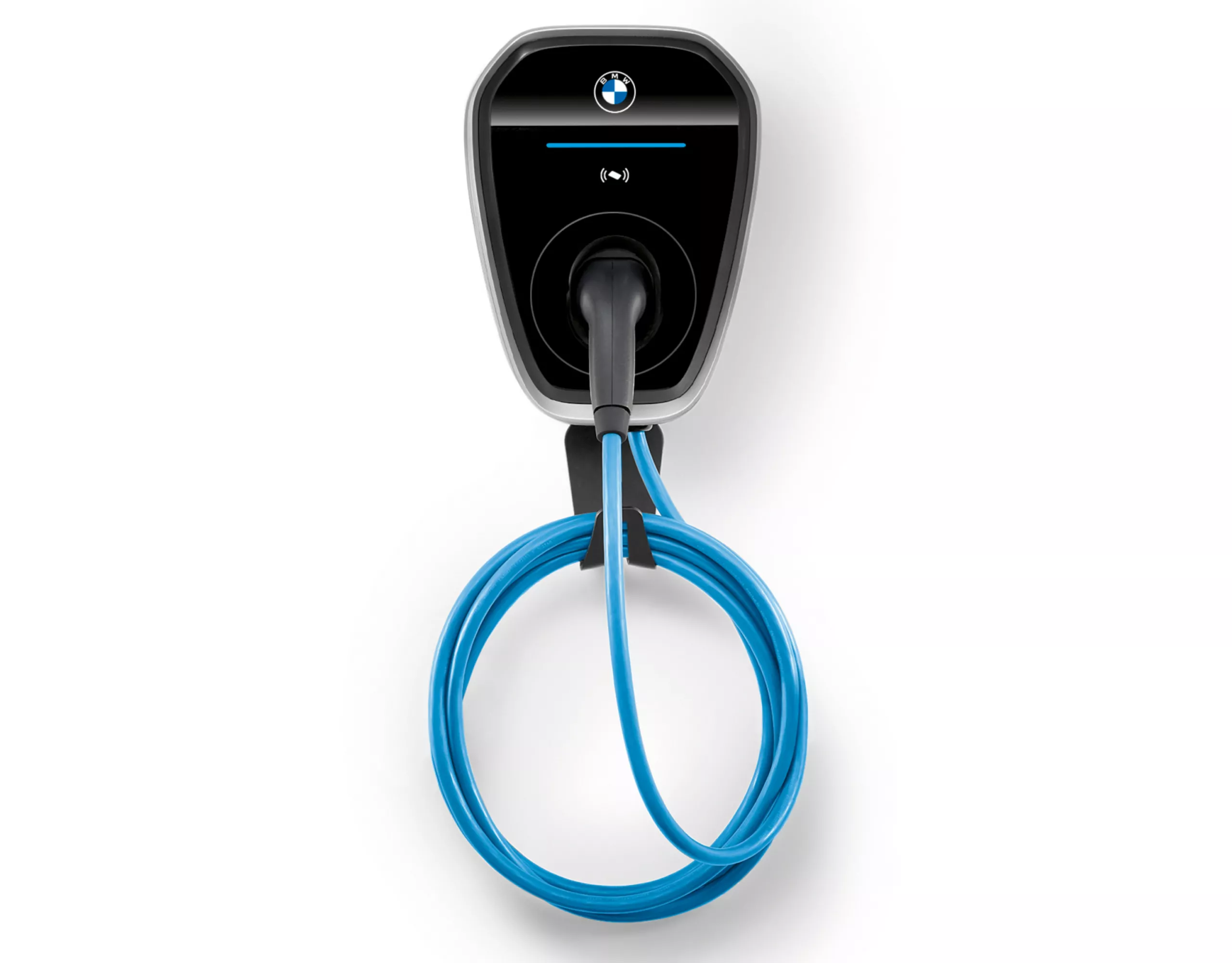 BMW Wallbox Plus mit angeschlossenem Ladekabel