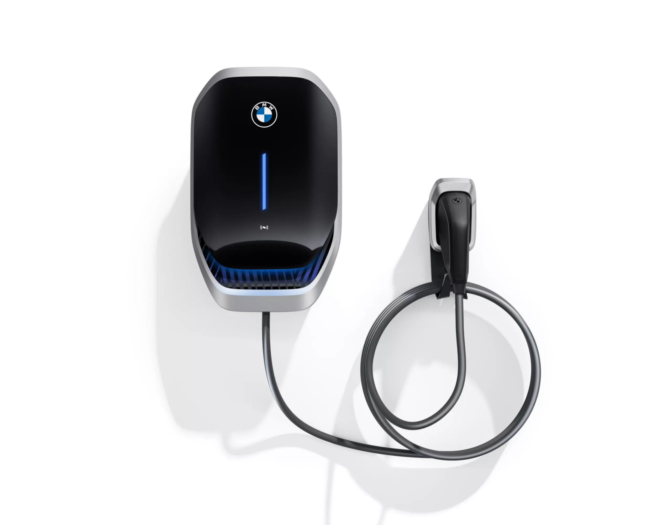 BMW Wallbox Professional mit angeschlossenem Ladekabel
