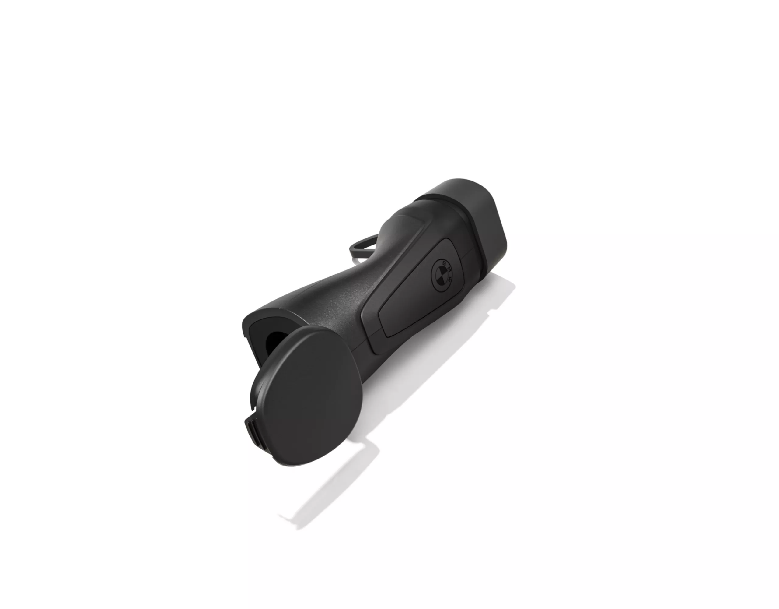 BMW Vehicle-to-Load (V2L) Adapter mit geöffnetem Schutzdeckel