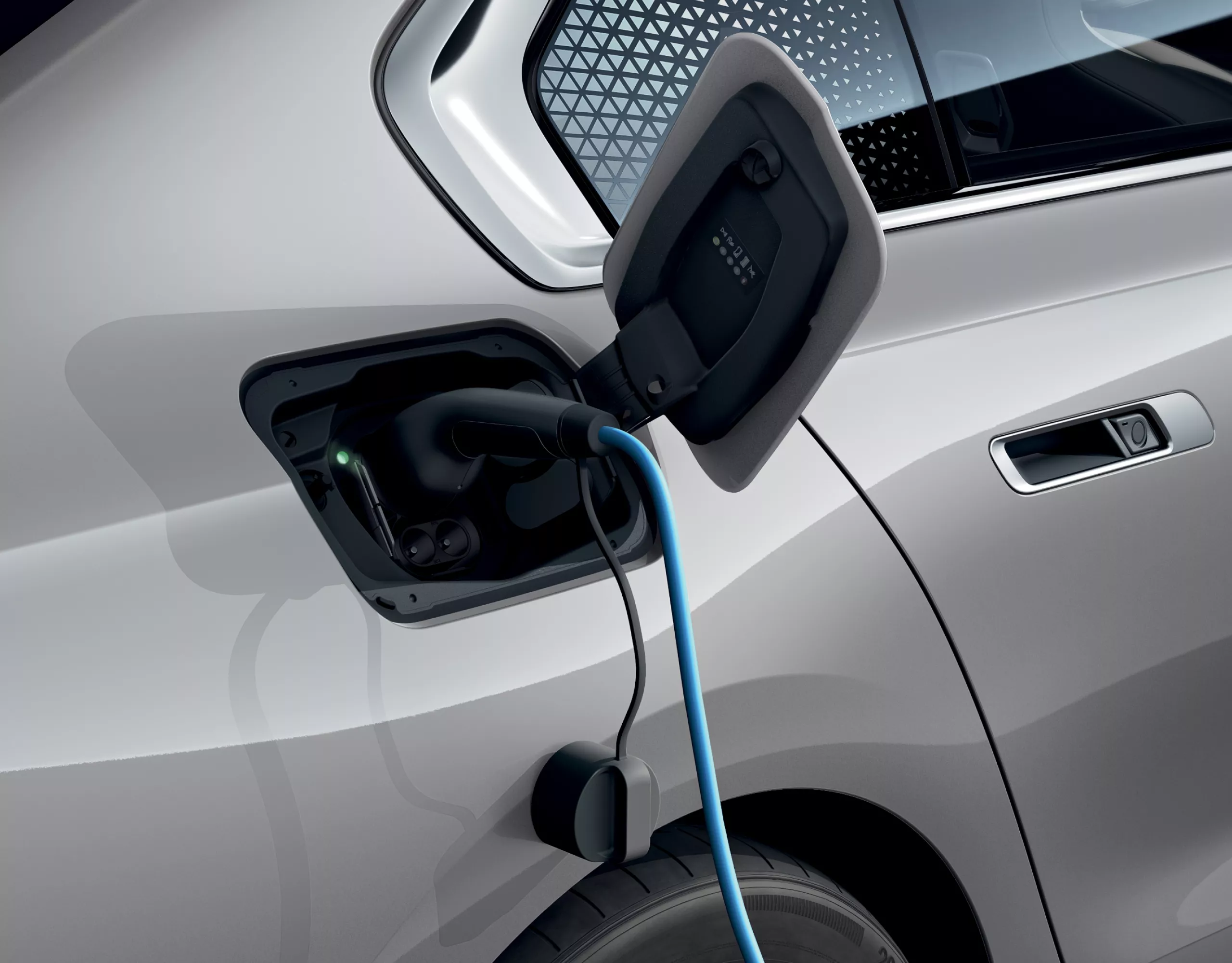 BMW Elektrofahrzeug, angeschlossen an einer Ladesäule