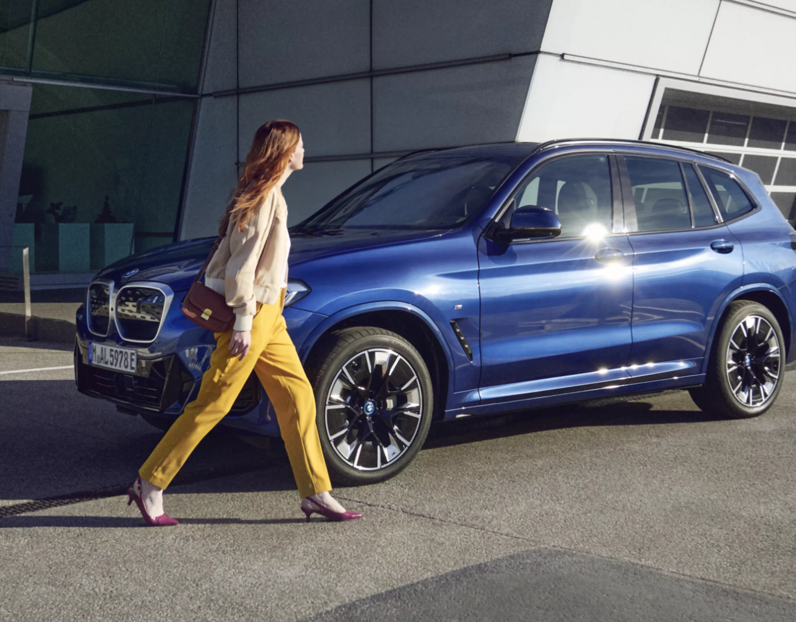 Hitta begagnade BMW elbilar