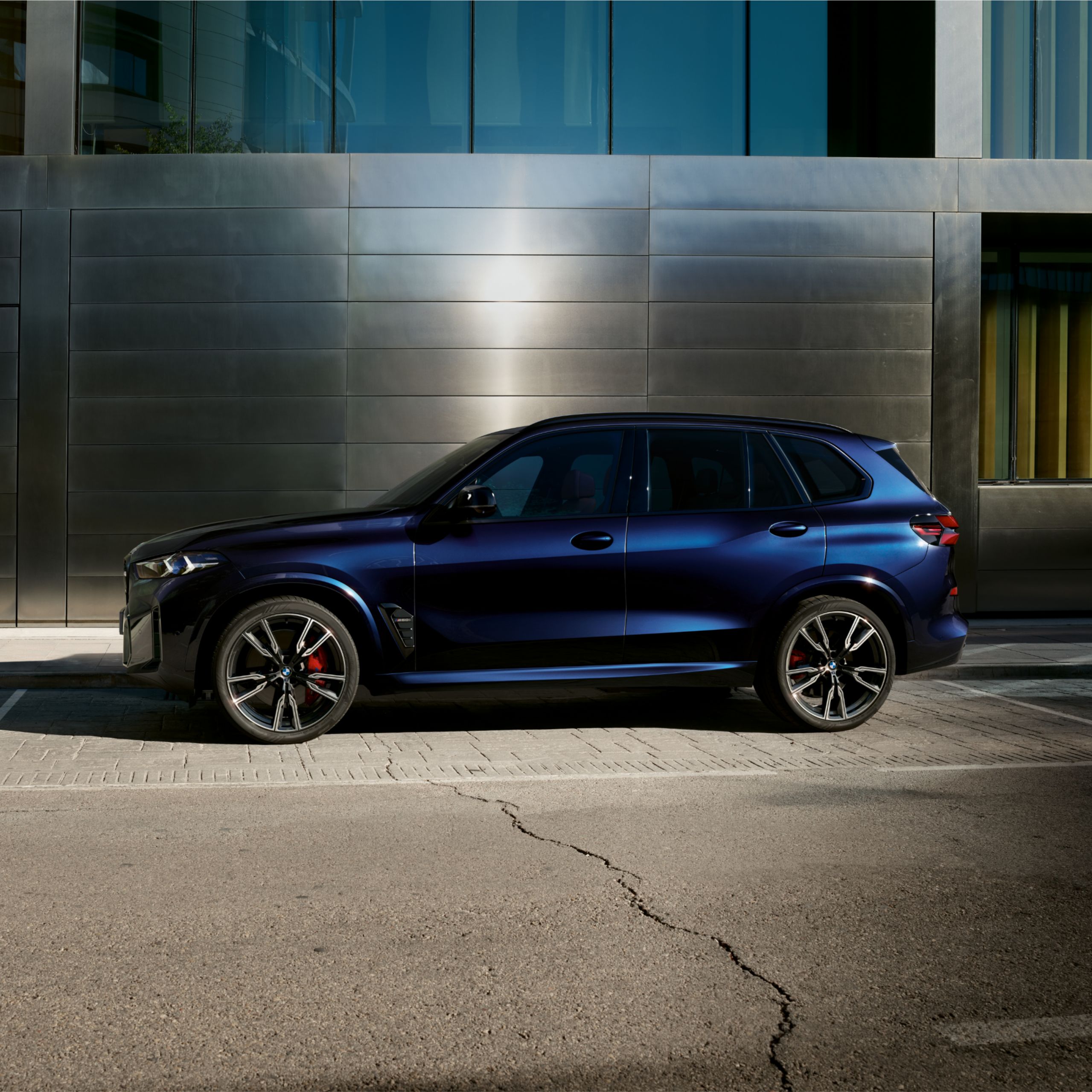 BMW X5 M60i xDrive’i nelja ratast hõlmav aktiivrool