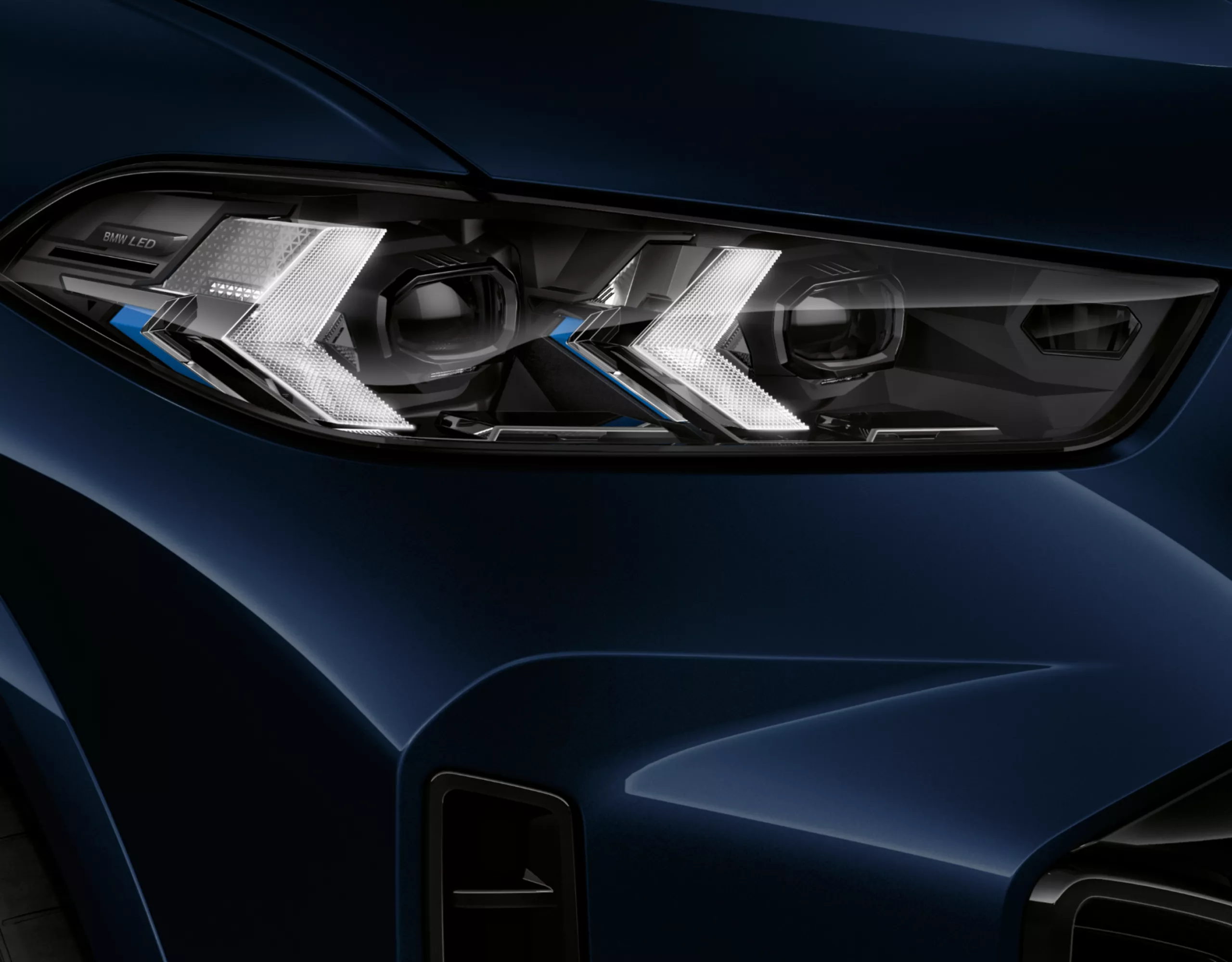 BMW X5 M60i xDrive BMW M Leuchten Shadow Line