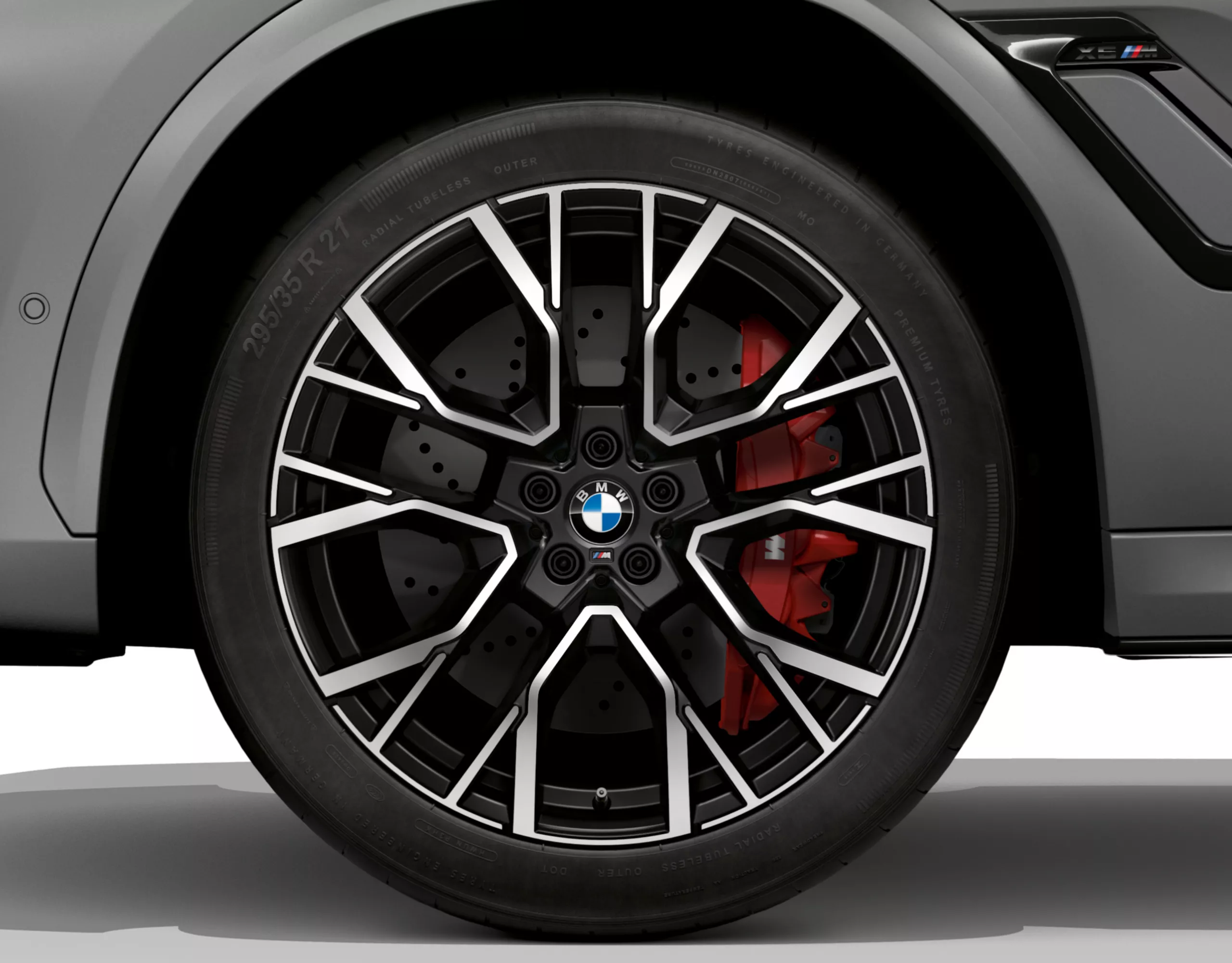 21"/22" M Leichtmetallrad 818 M in Jetblack in Nahaufnahme