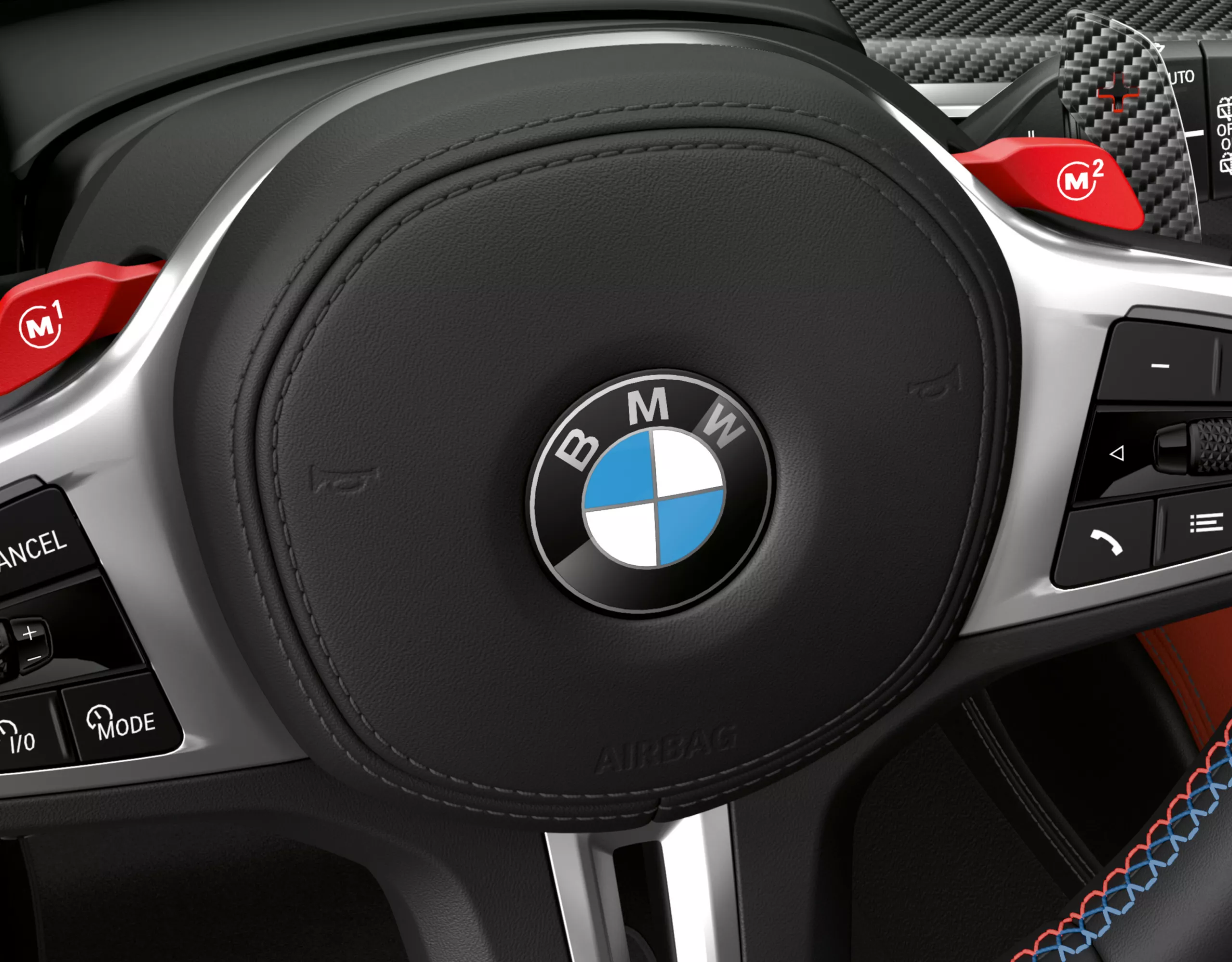 M 버튼이 있는 BMW M 스티어링 휠 상세 모습