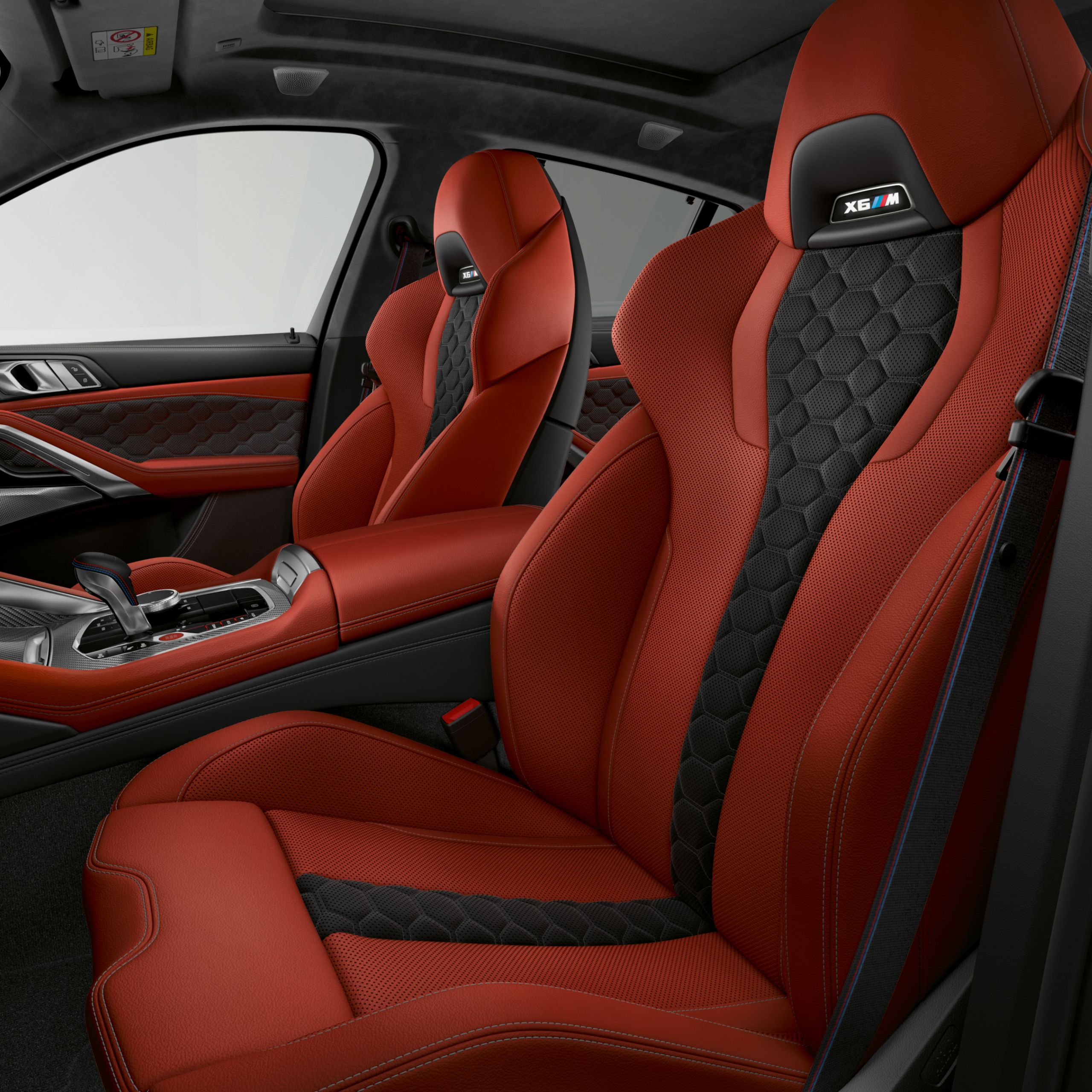 Interieur van BMW X6 M Competition met BMW M multifunctionele stoelen