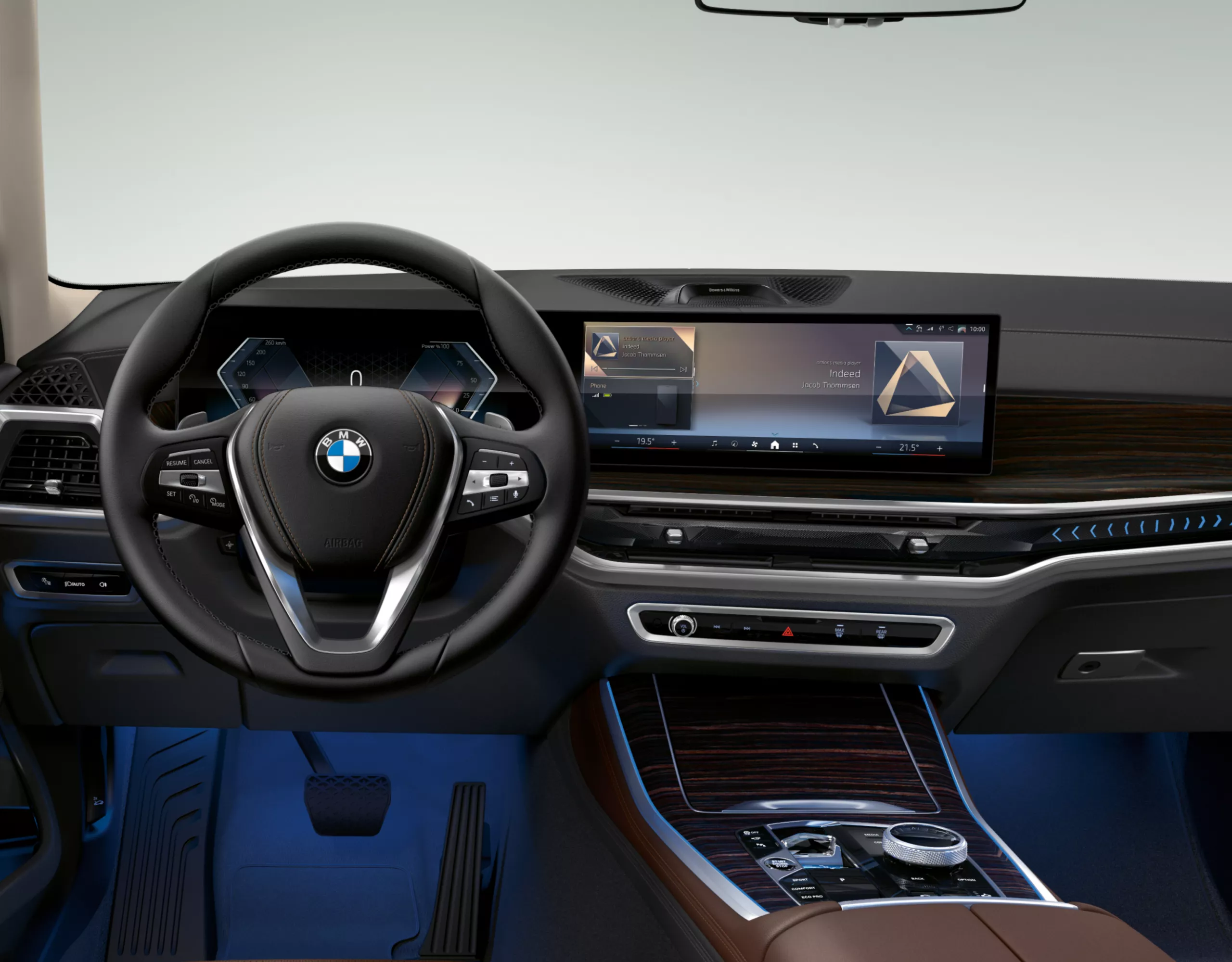 BMW X5 Curved display and ambient lighting