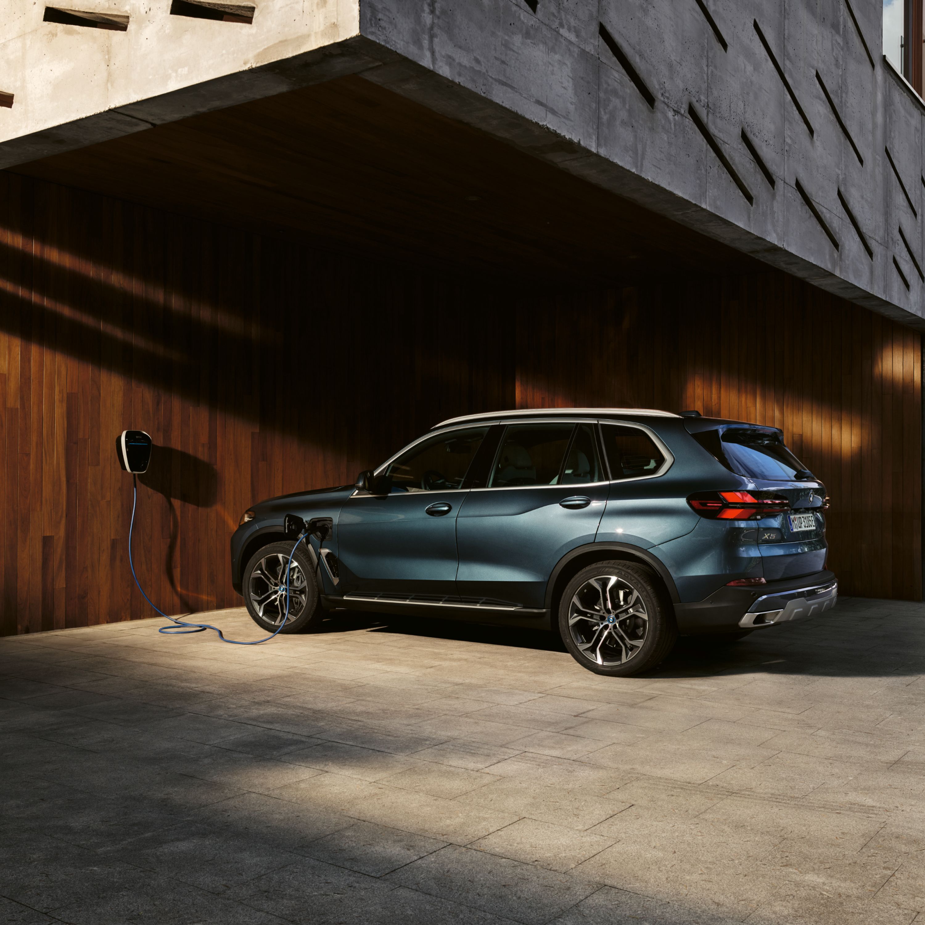 BMW X5 hybryda plug-in – ładowanie w domu 