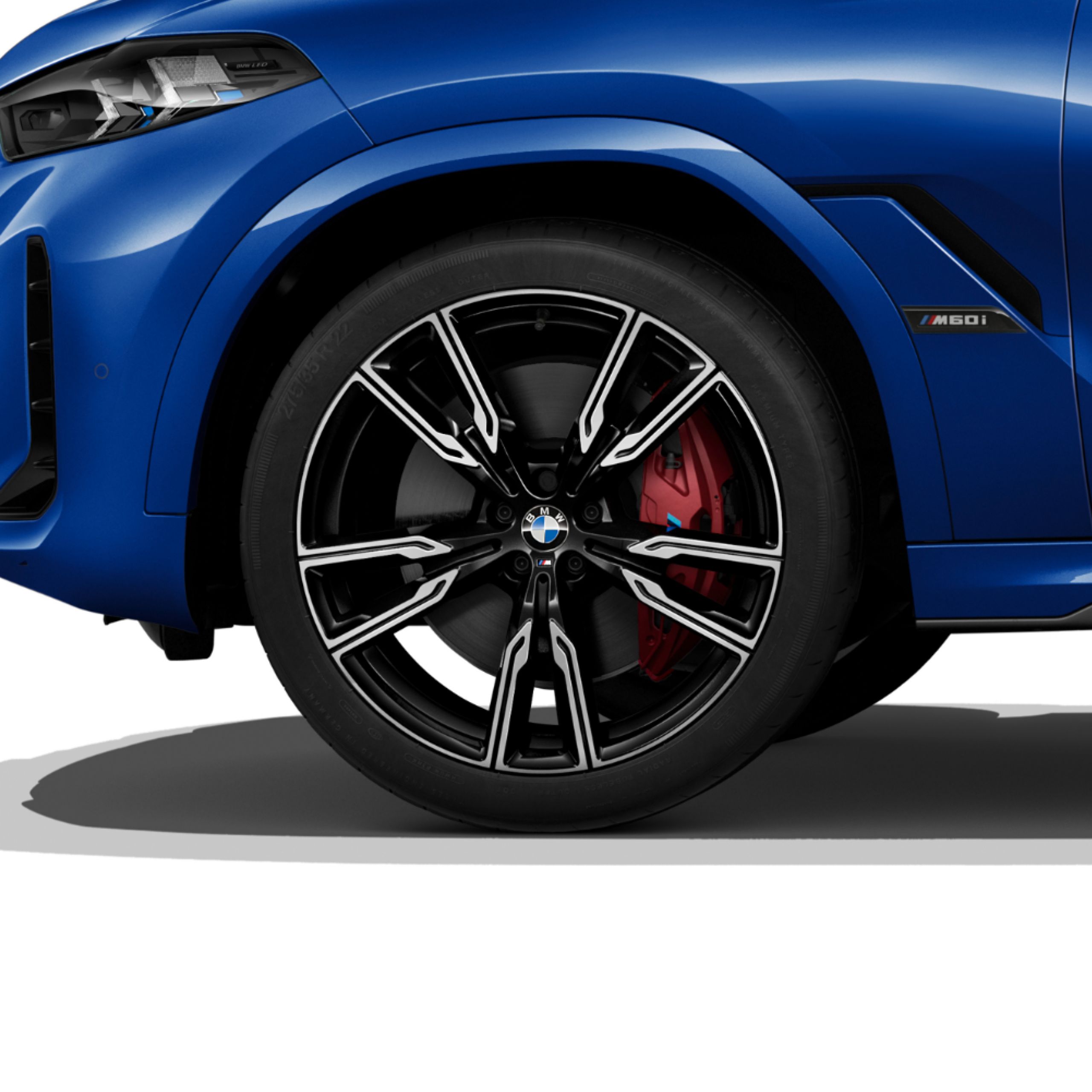 3D-illustratie van de 22-inch M lichtmetalen wielen in V-spaak 747 M Bicolor met verschillende banden op een BMW X6