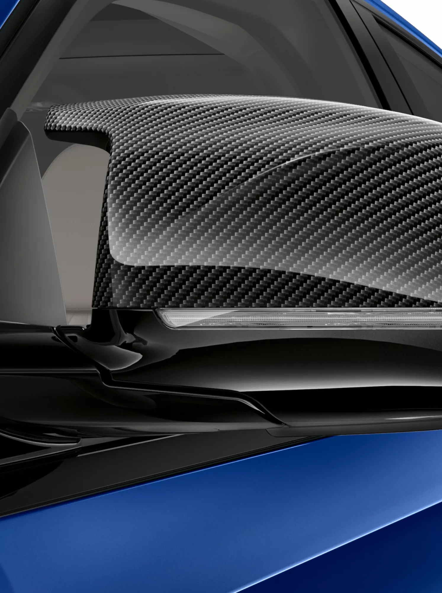 Außenspiegelkappe aus transparent lackiertem Carbon