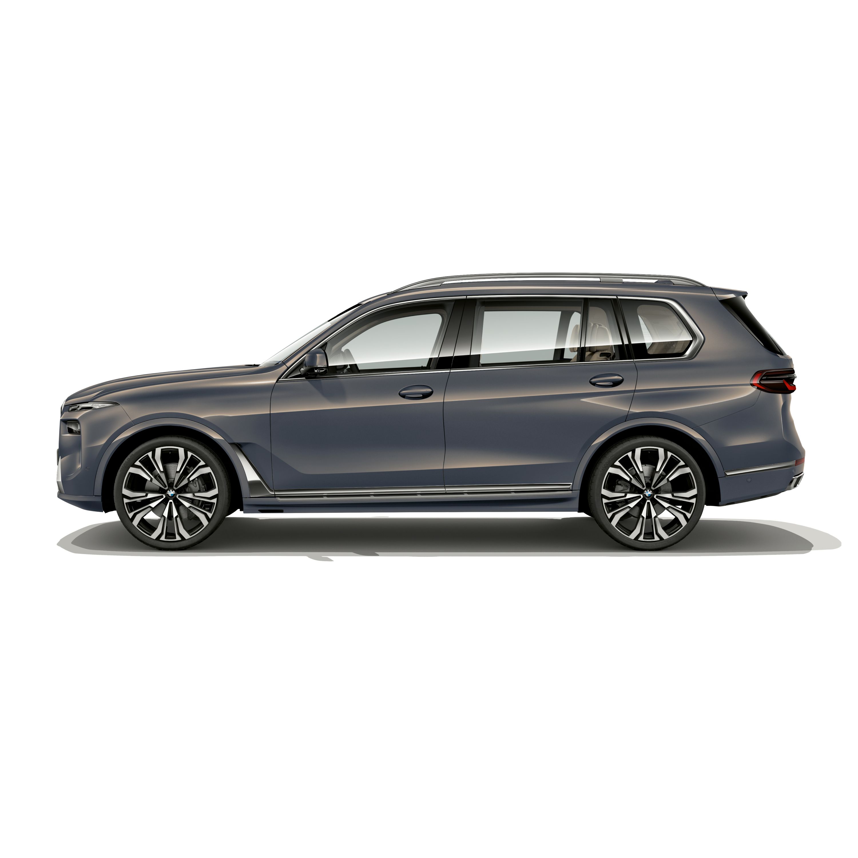 BMW X7 side view