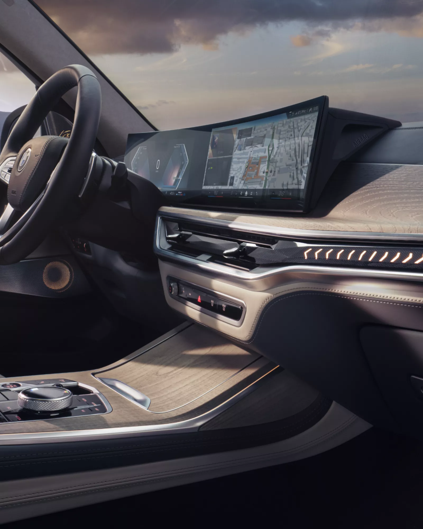 BMW X7: изогнутый дисплей и передняя панель