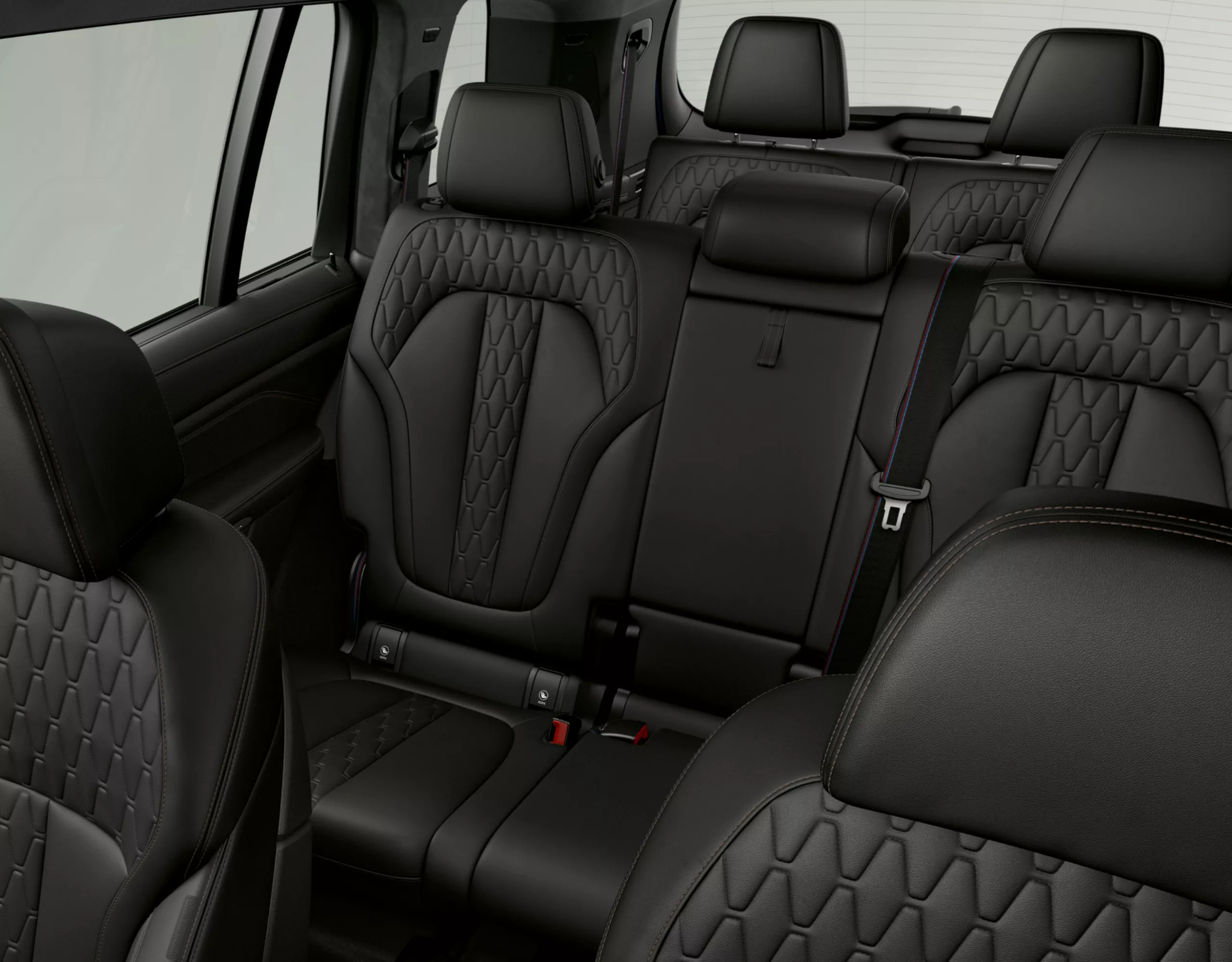 BMW X7 M60i xDrive Sitzkonfiguration mit 7 schwarzen Ledersitzen