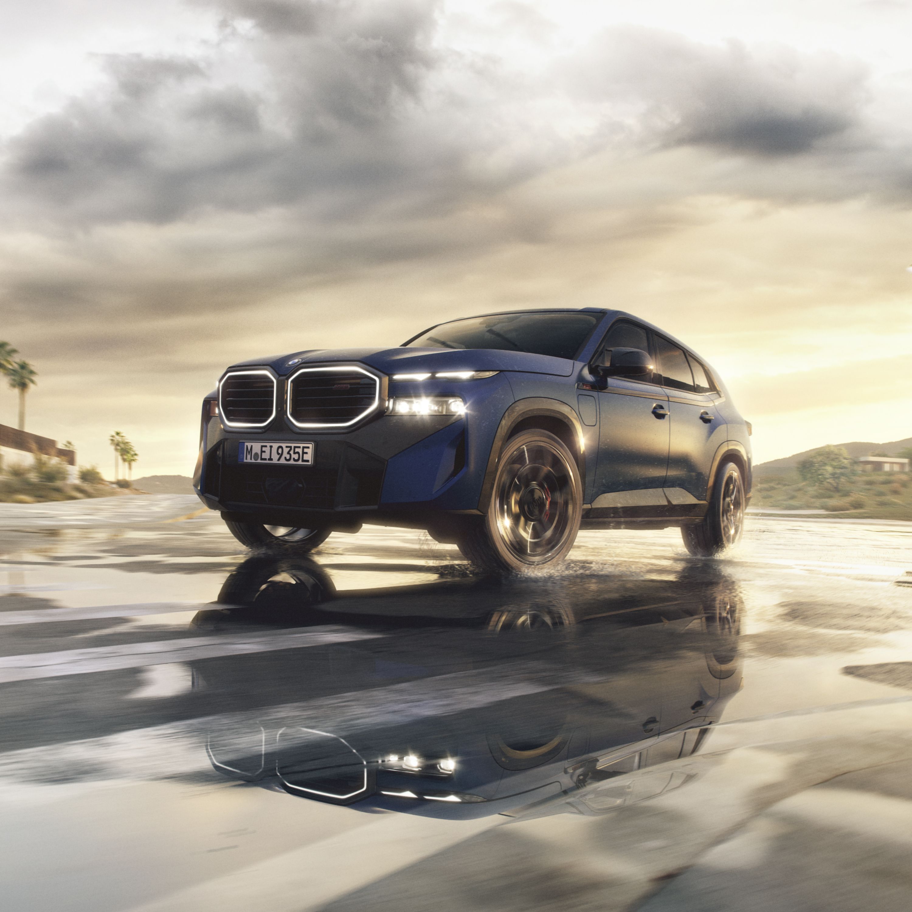 BMW XM exterior view