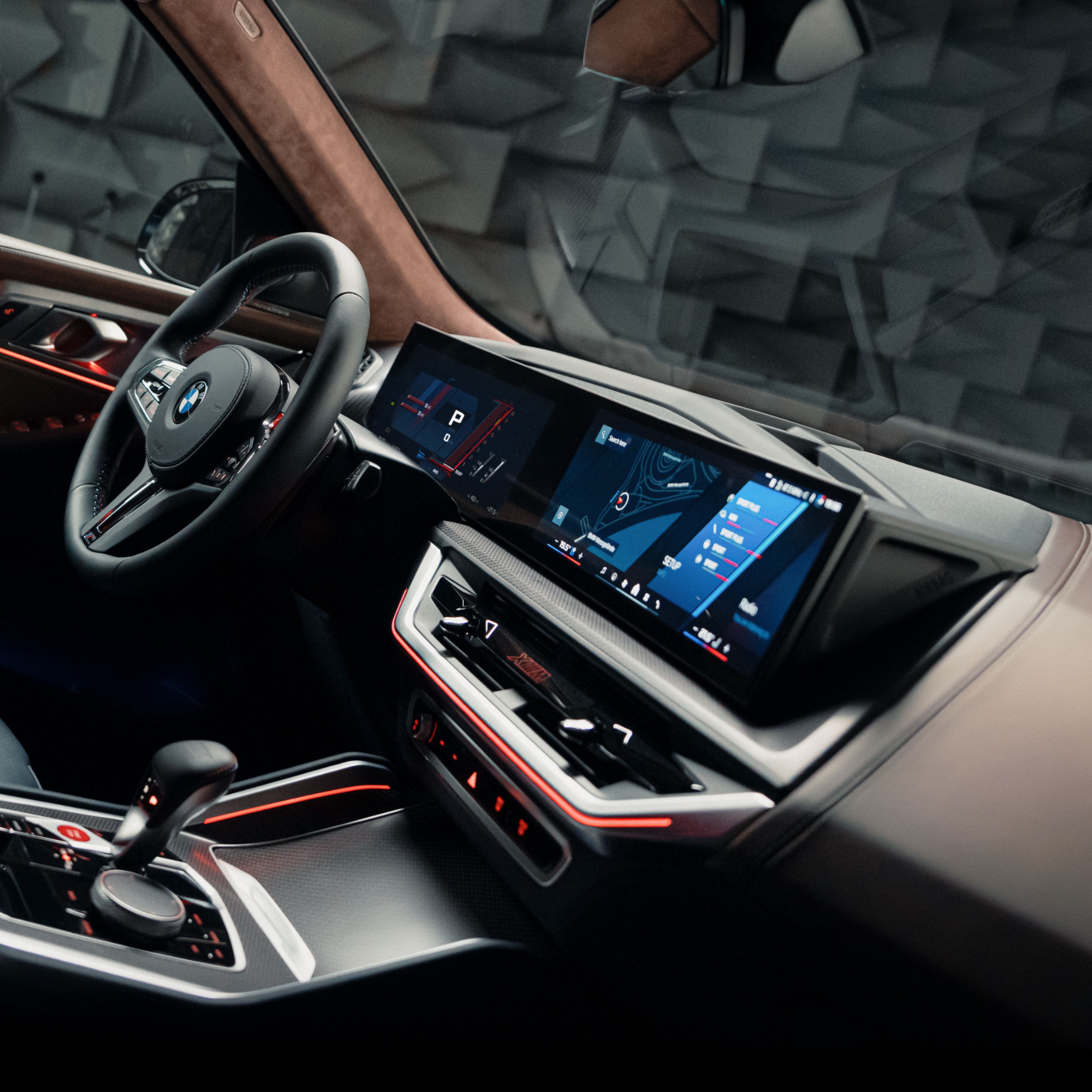 BMW XM Curved Display