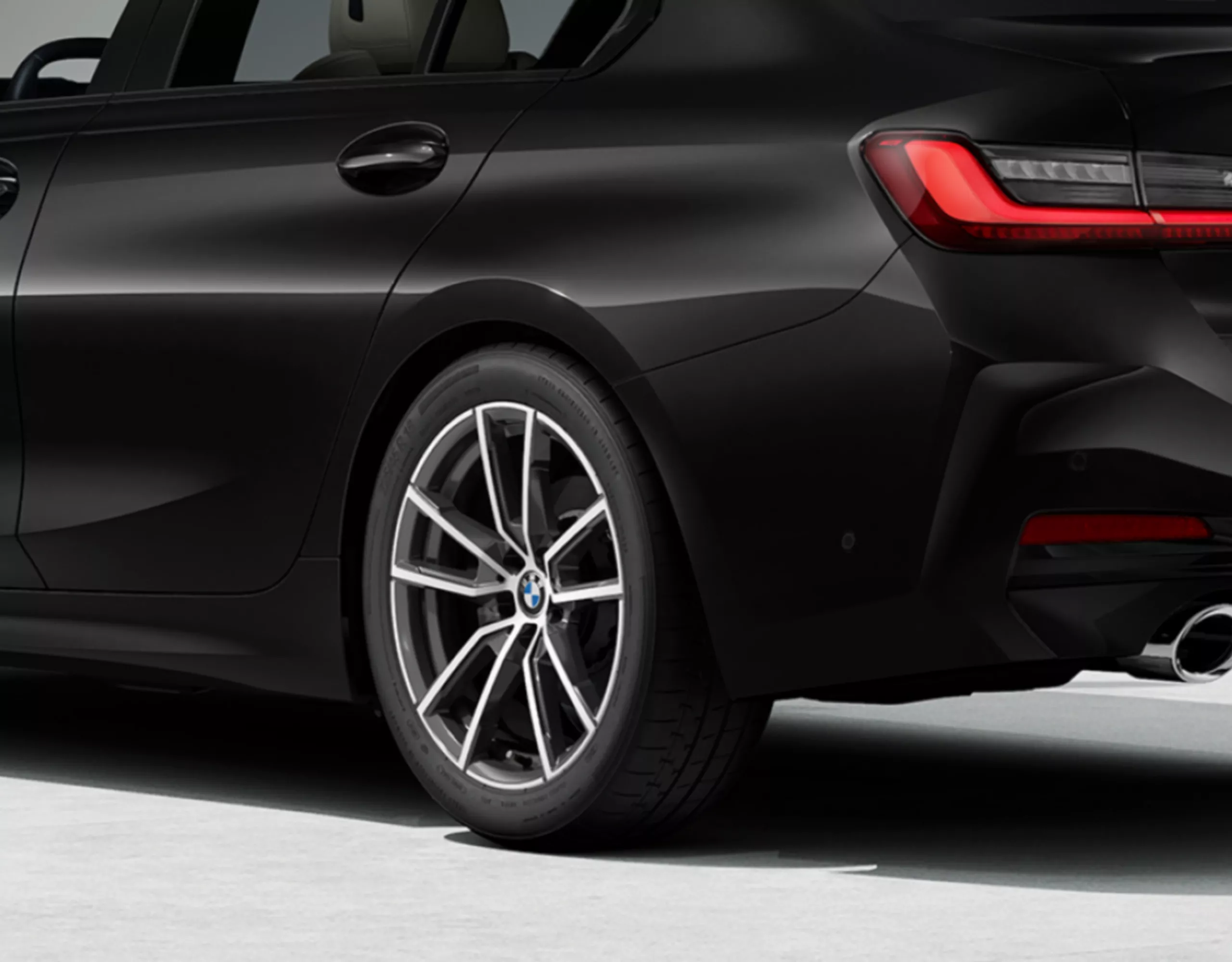 BMW 3シリーズ セダン：上質な乗り心地を実現するサスペンション・システム