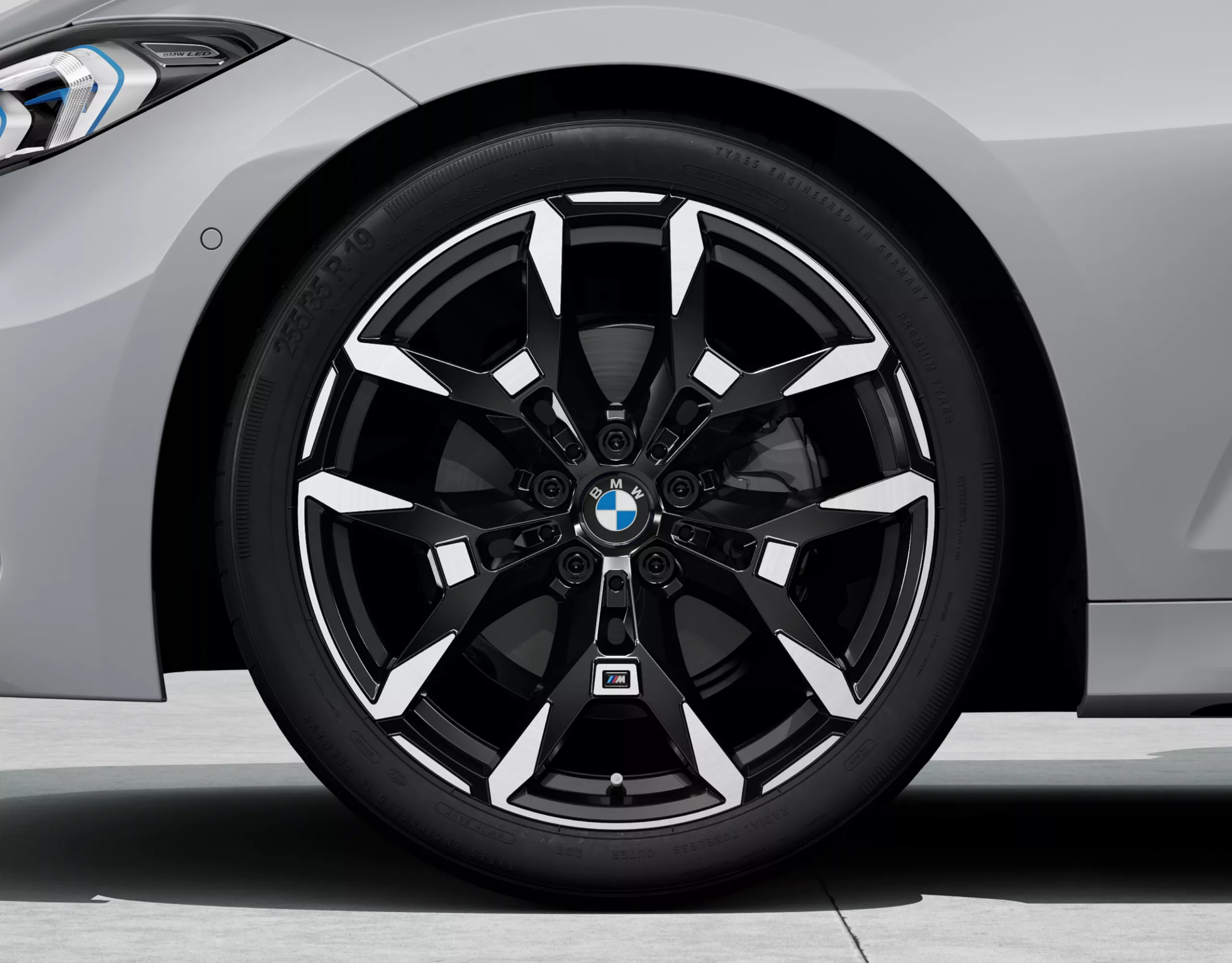 BMW 3シリーズ セダン：19インチ M ライト・アロイ・ホイール・ダブルスポーク・スタイリング995M