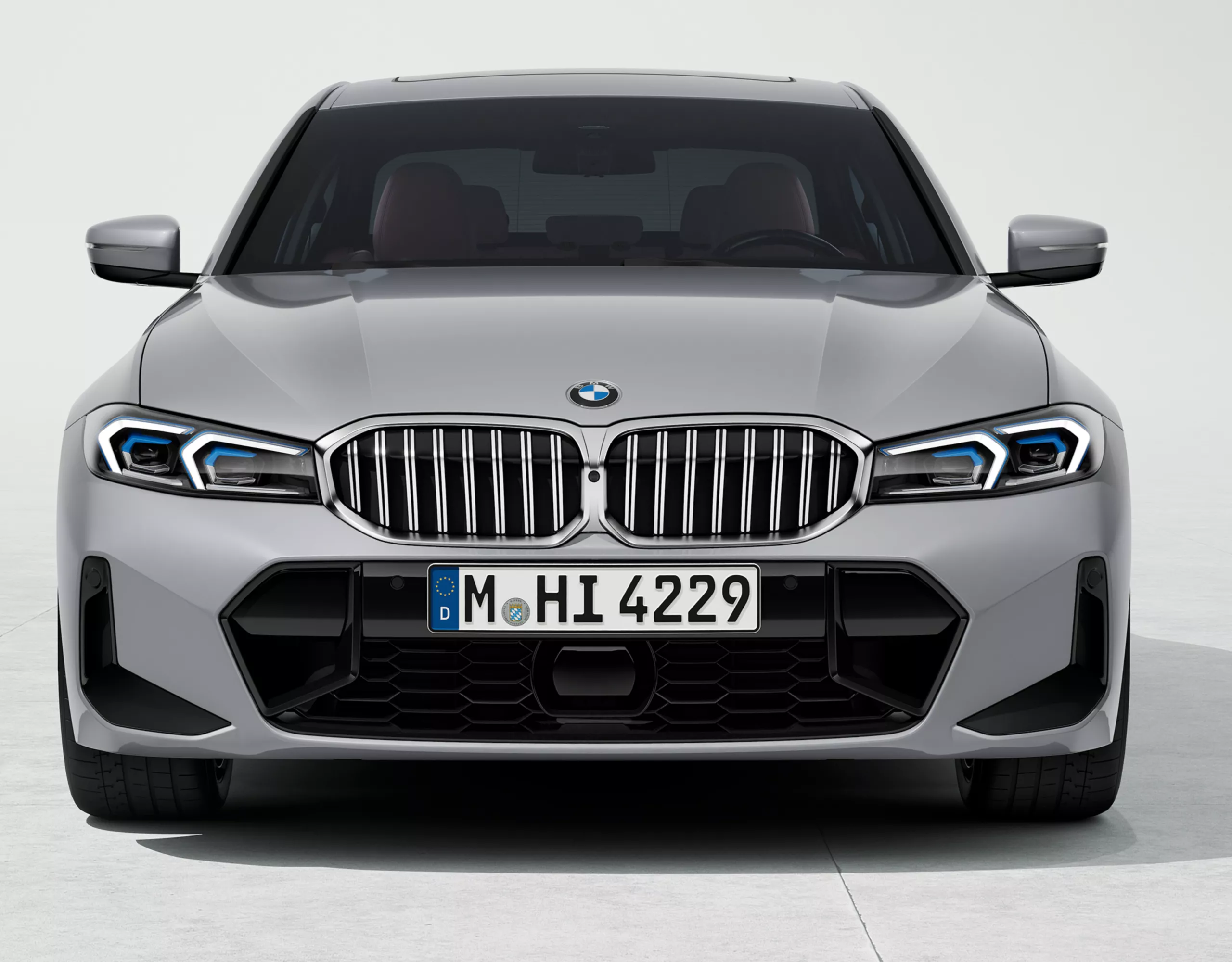 BMW 3シリーズ セダン：フロント・ビュー