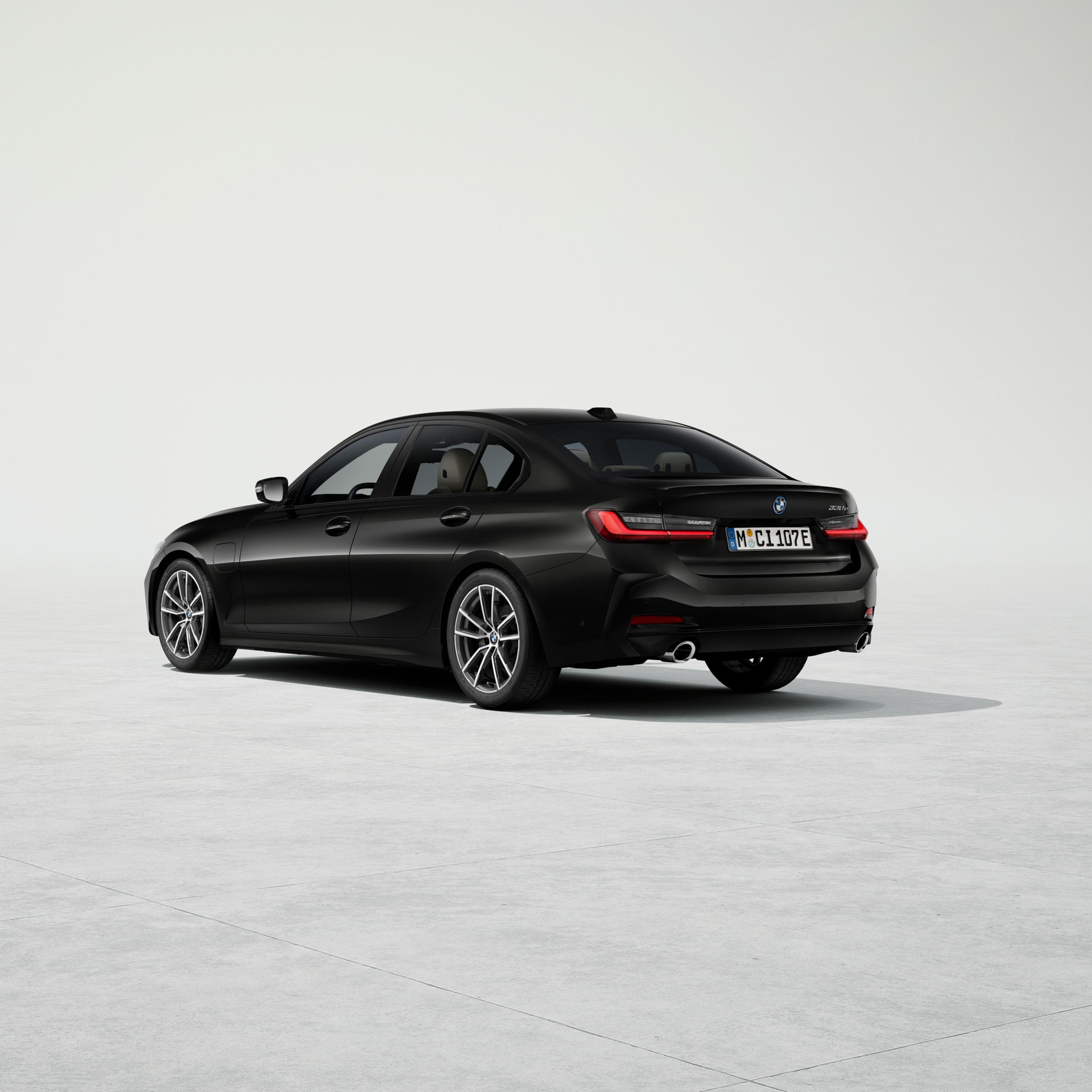 Standardvedrustus, BMW 3. seeria sedaani pistikhübriid