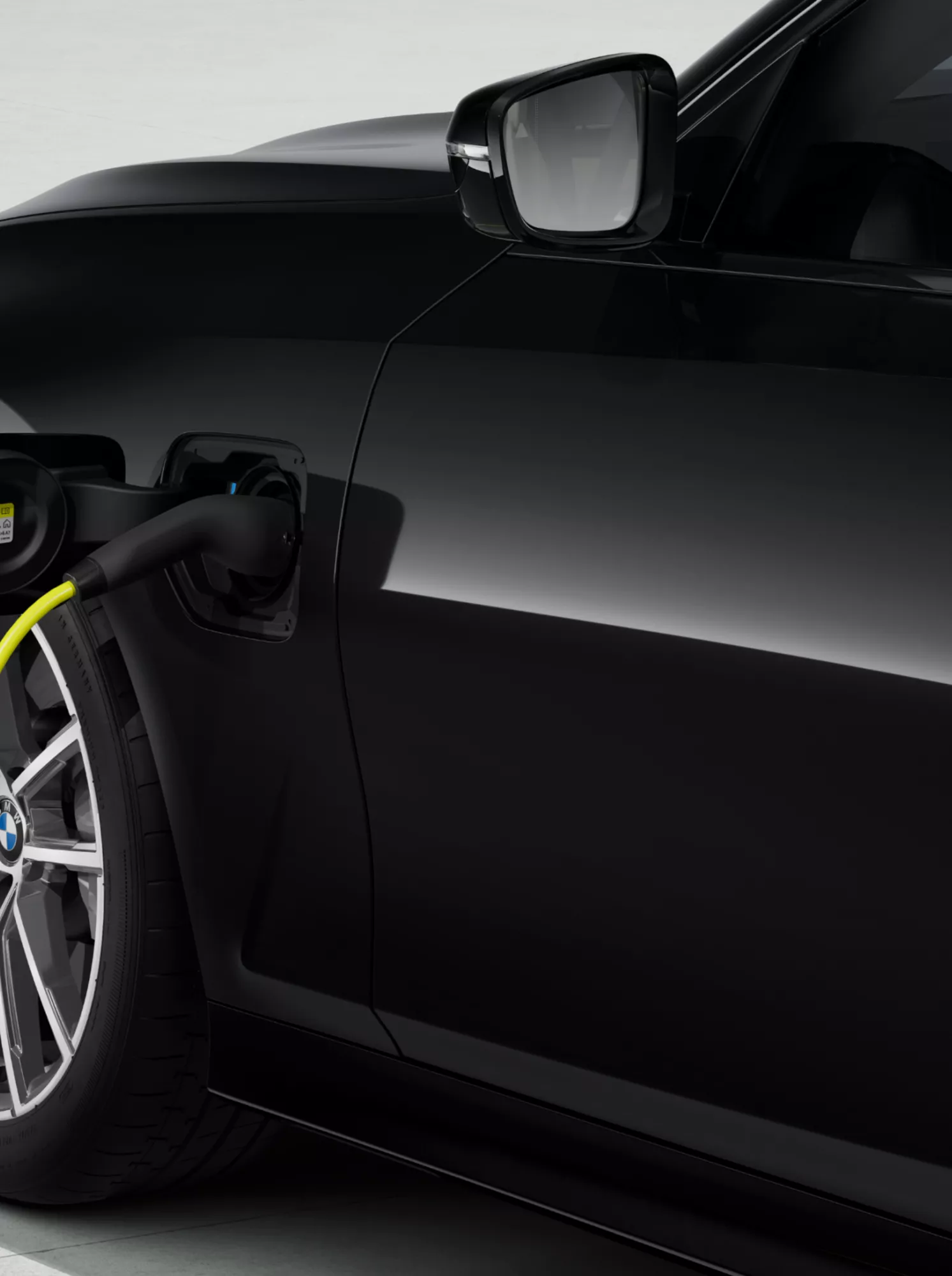 Carregamento do BMW Série 3 Sedã plug-in híbrido. 