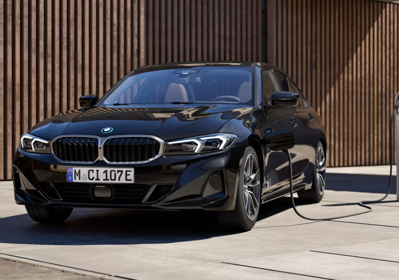 Marcia elettrica BMW Serie 3 Berlina ibrida Plug-in