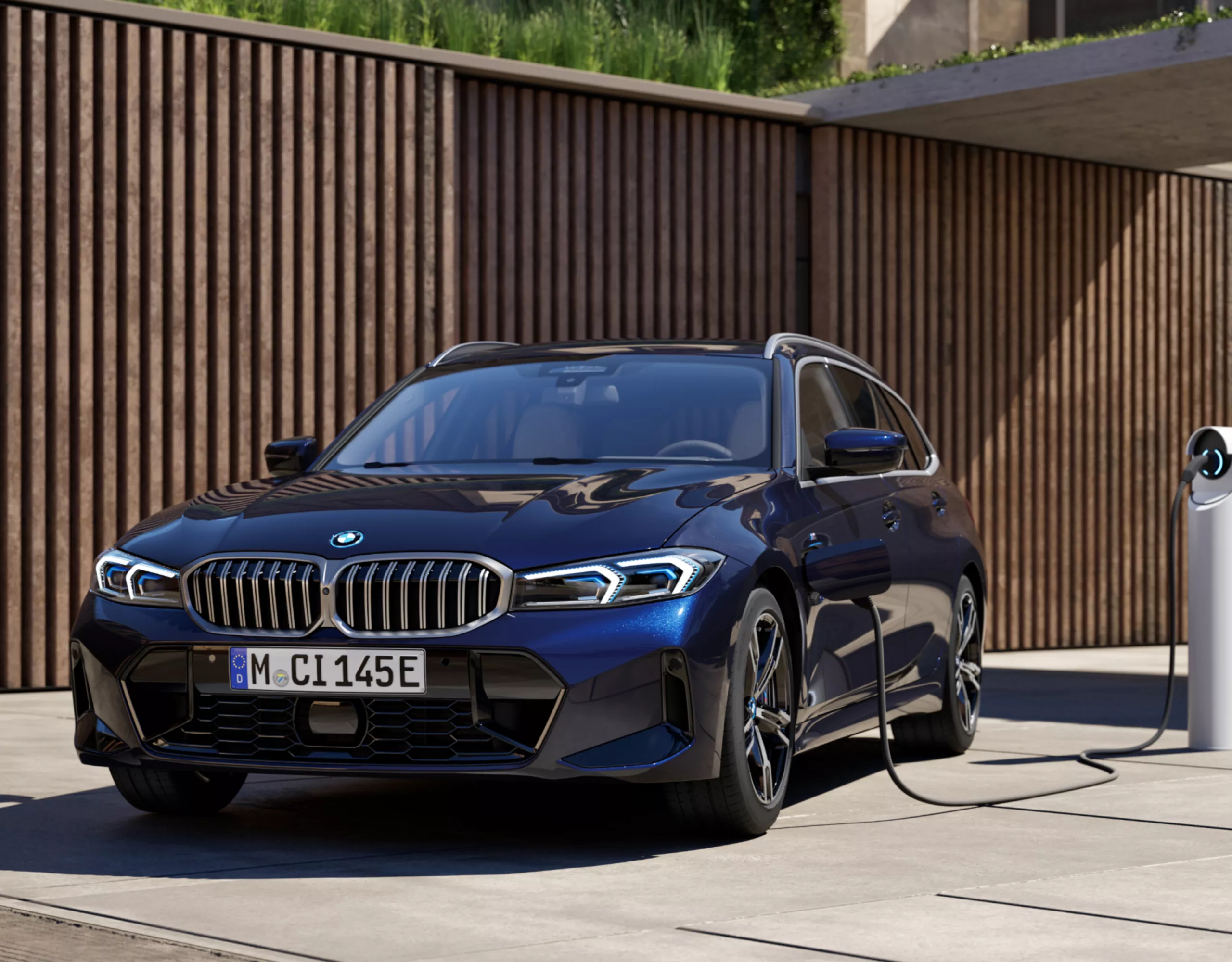 Električna vožnja BMW serije 3 Touring s priključnim hibridnim pogonom