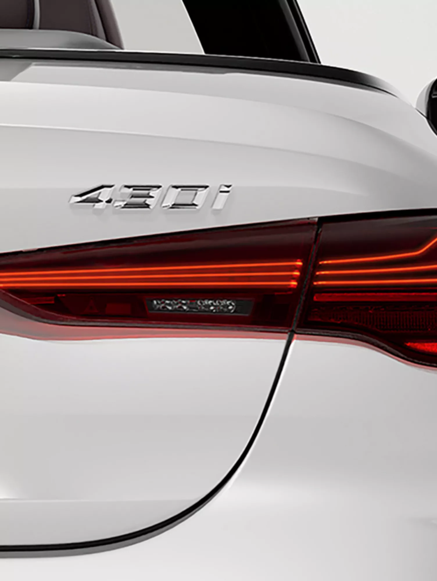 全新BMW 4系列敞篷跑車，全新頭燈設計