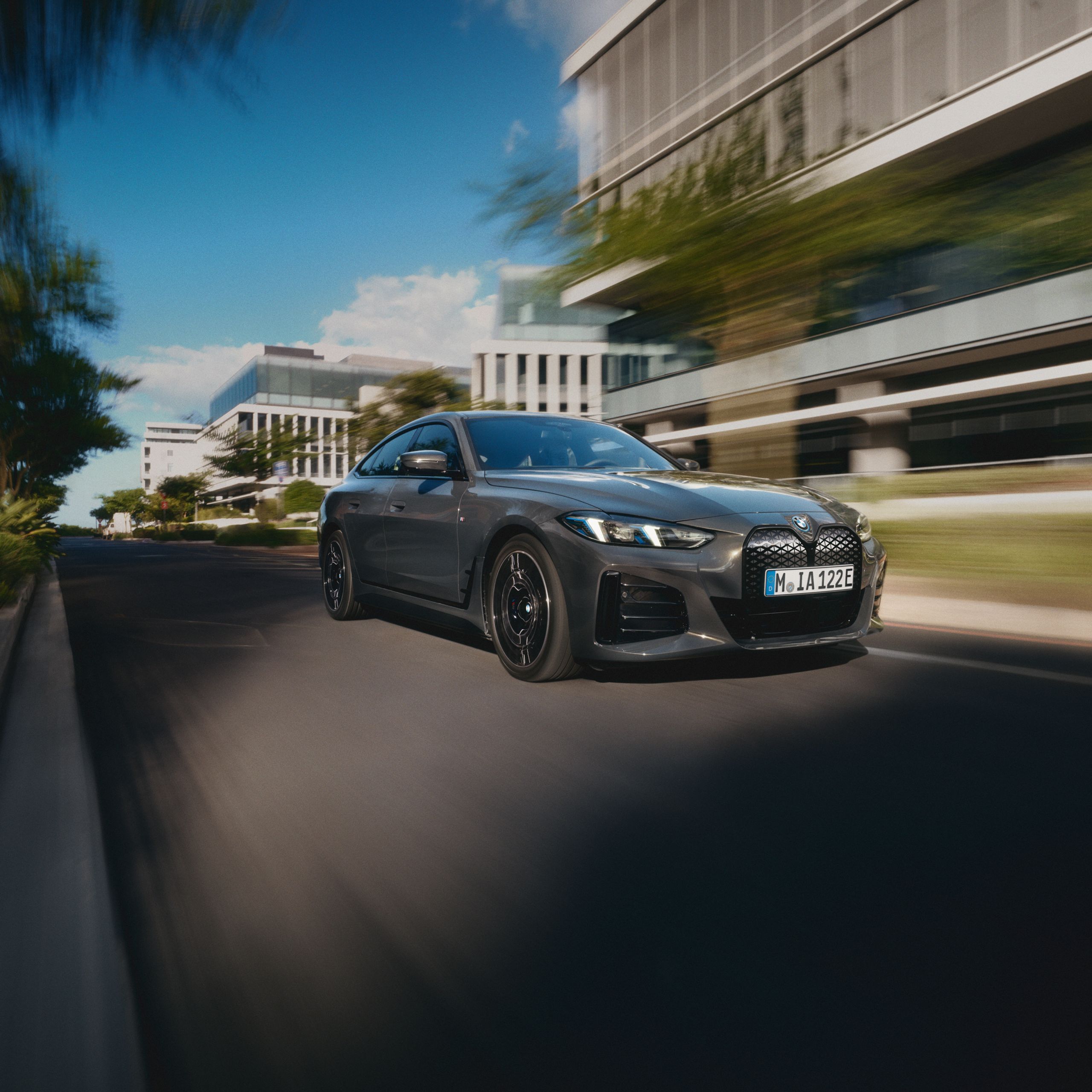 ELEGANCIA ÉS SPORTOSSÁG. BMW i4 M SPORT EDITION