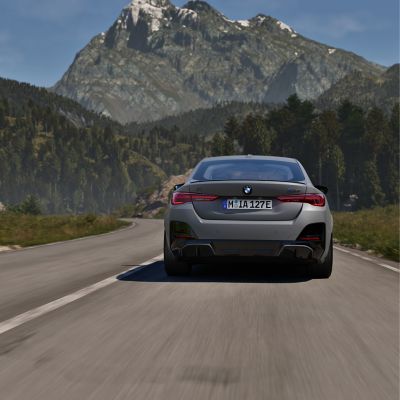 BMW i4 M60 xDrive, adaptacyjny układ jezdny M