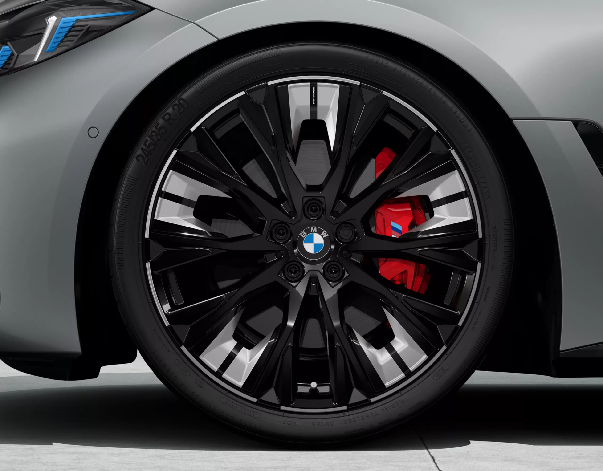 BMW i4 M60 xDrive 20“ BMW Individual Aerodynamikräder 862 | Bicolor mit Mischbereifung