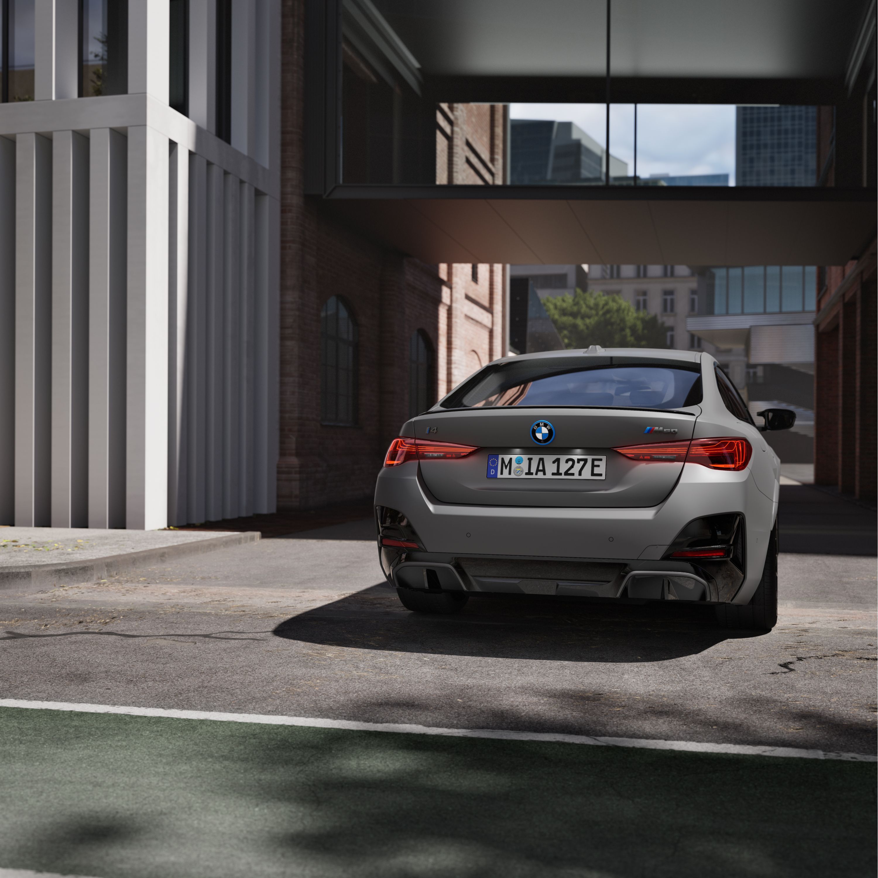 Vedere exterioară BMW i4 M50 xDrive