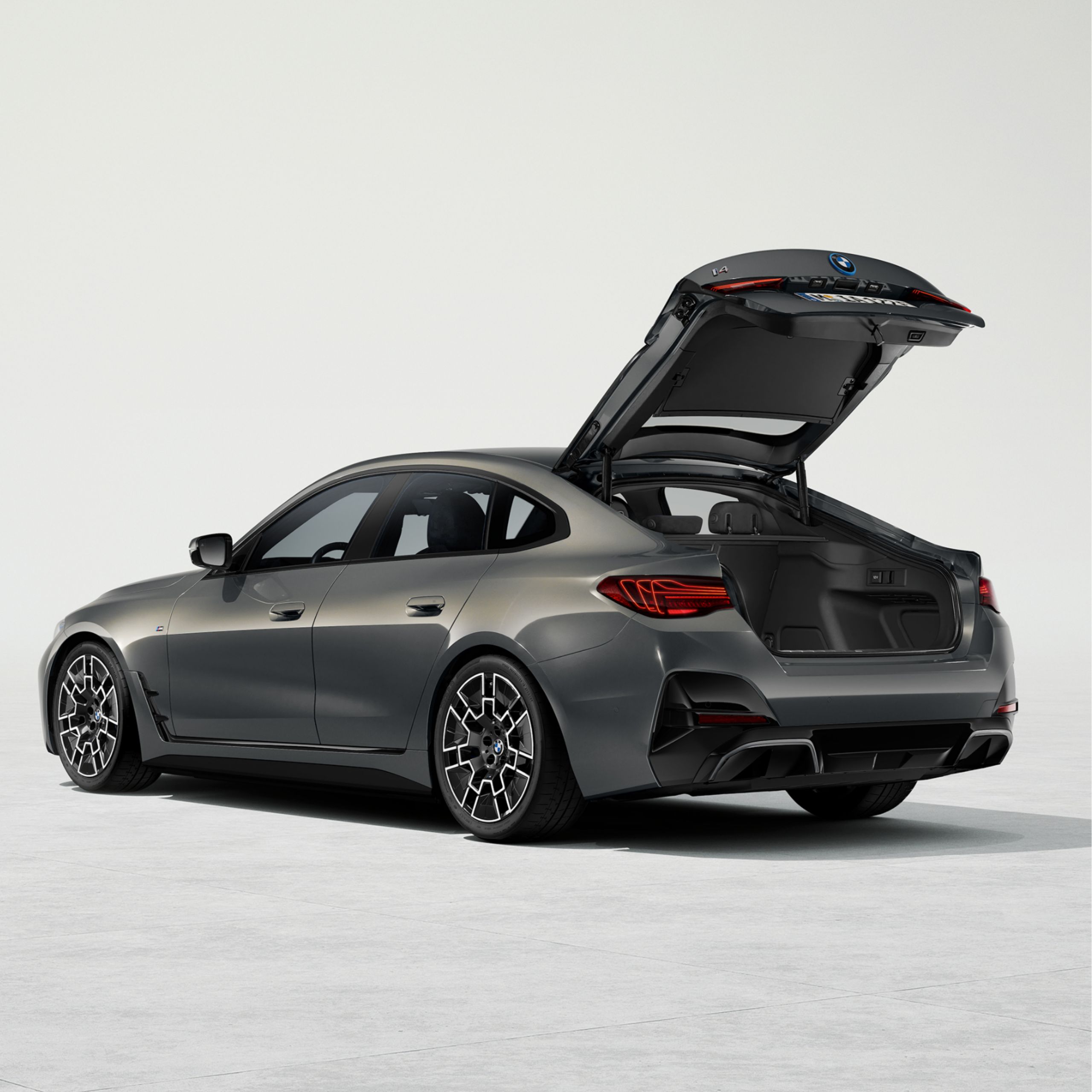 BMW i4 Gran Coupé Csomagtérajtó és csomagtartó