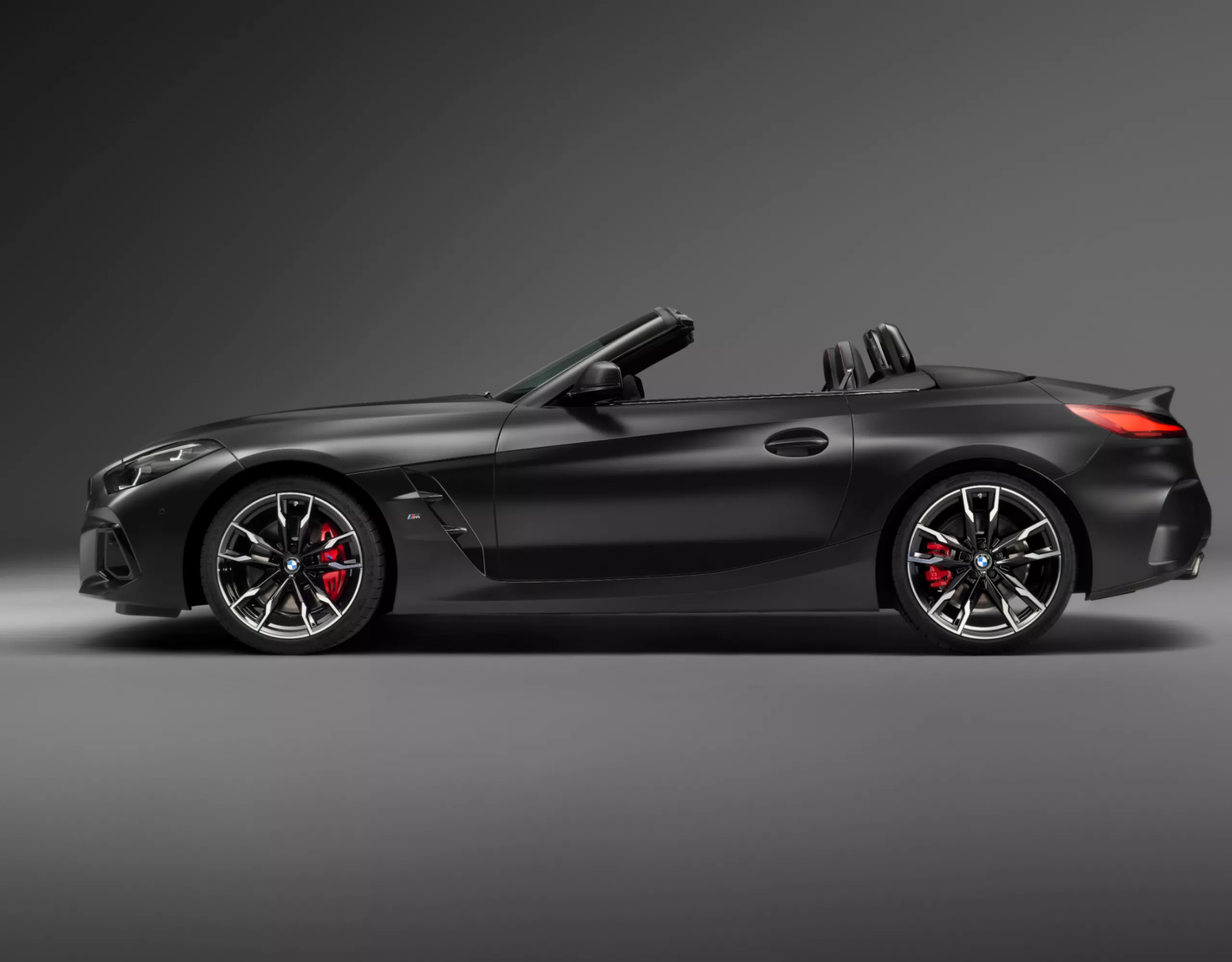 BMW Z4 M40i Roadster Final Edition with 19"/20" M light alloy wheels Double-spoke style 800M Bicolour with mixed tires