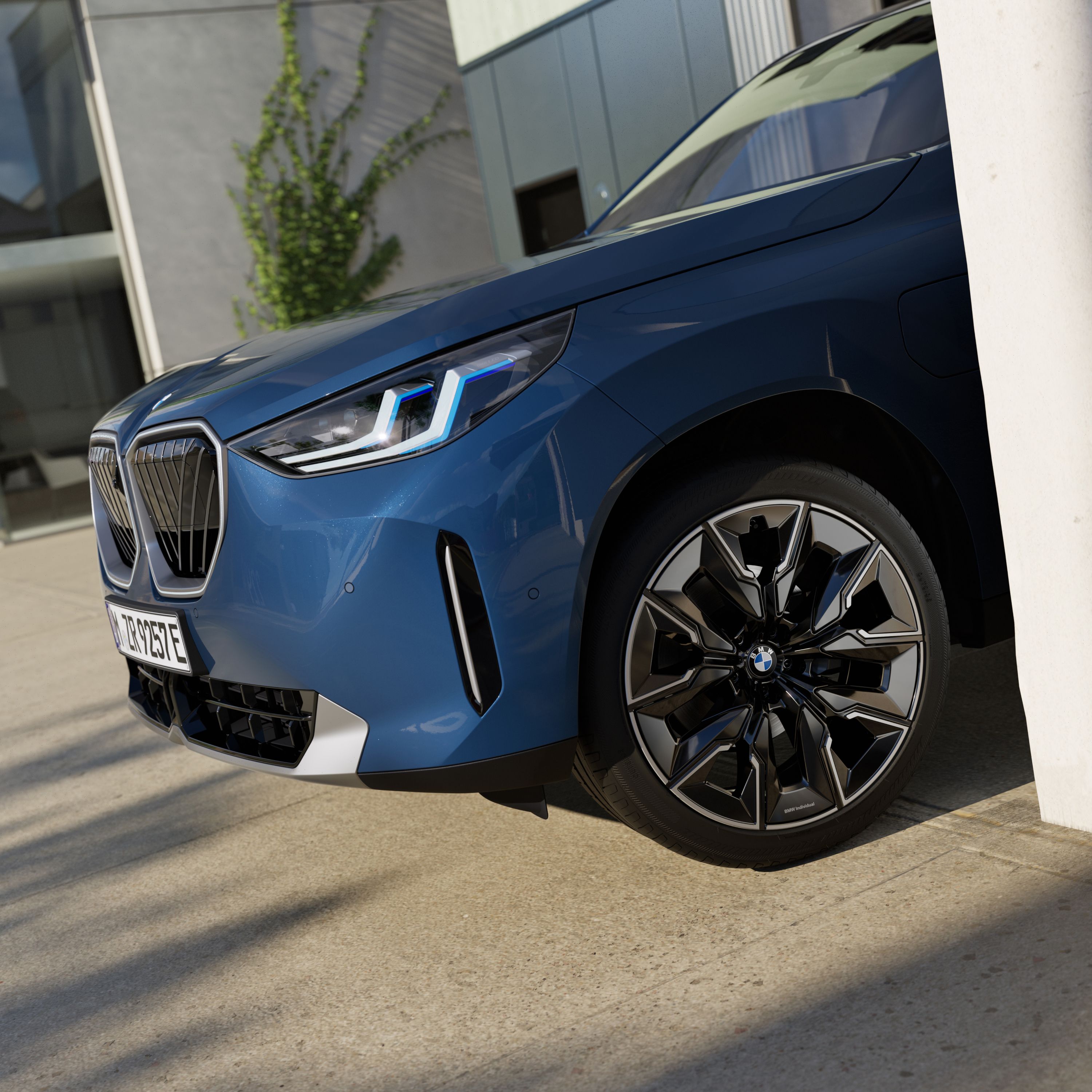 BMW X3 SUV hybryda plug-in z adaptacyjnym układem jezdnym
