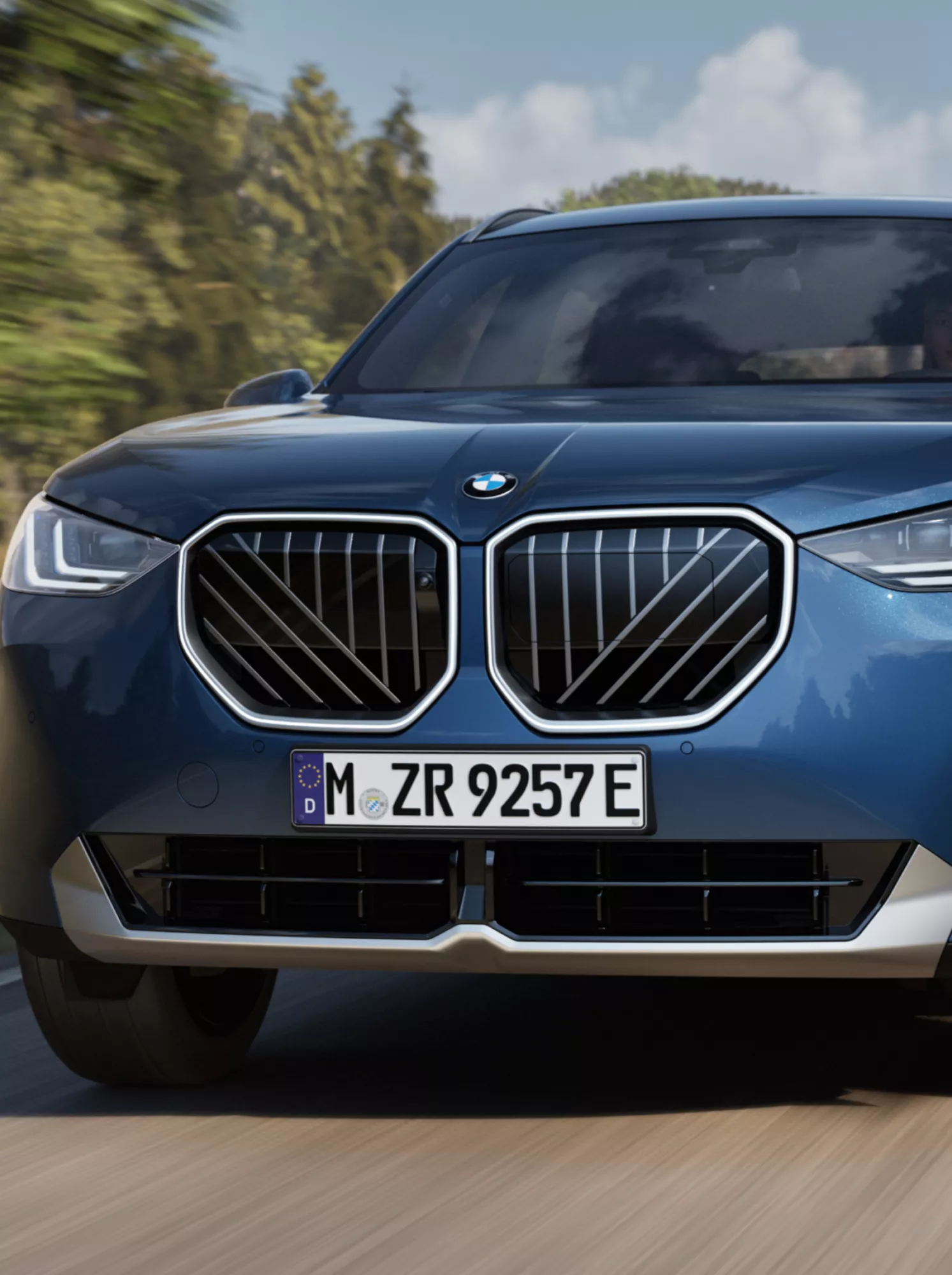 BMW X3 SUV פלאג-אין הייבריד נהיגה חשמלית