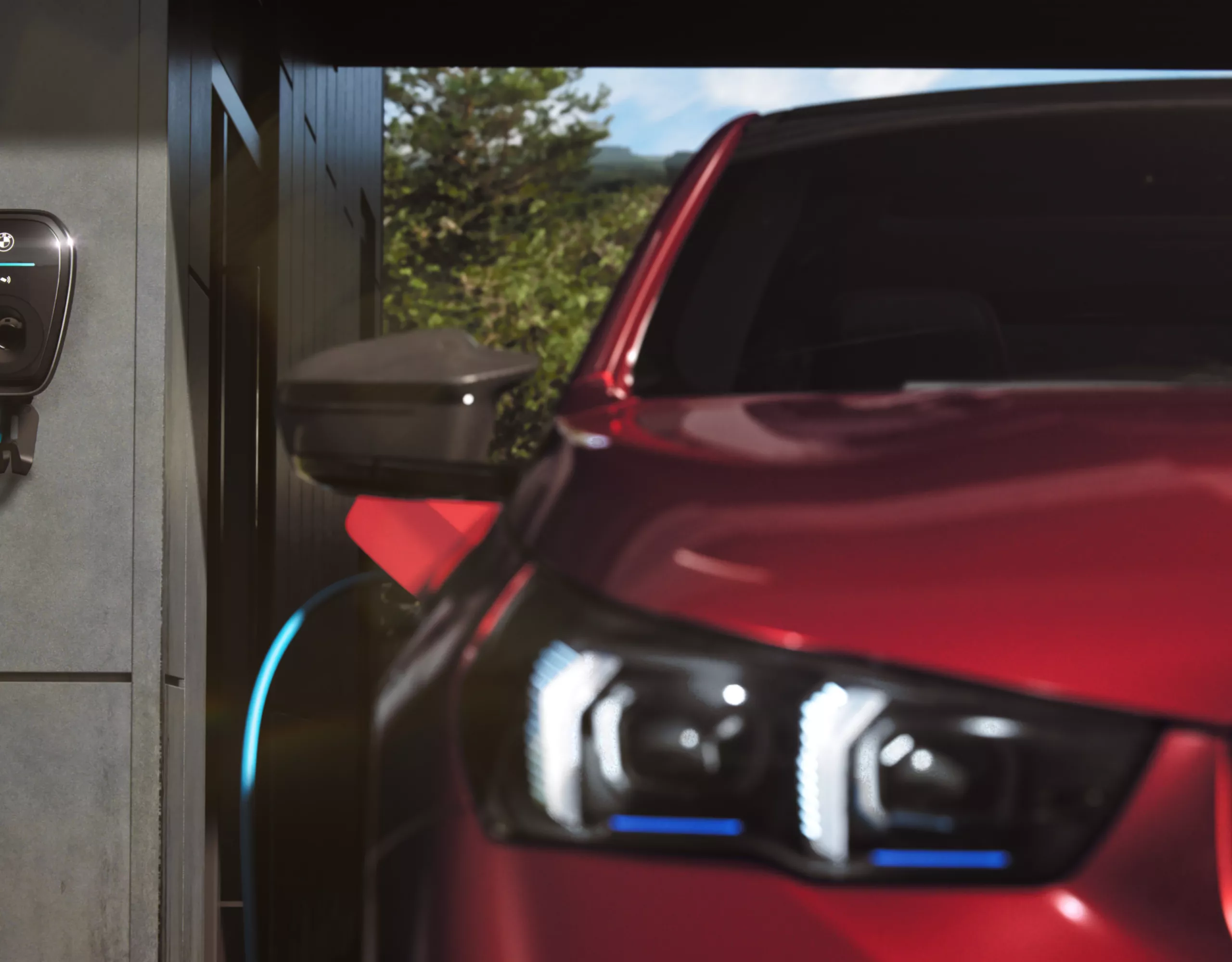 BMW i5 M60 xDrive (G60)： 簡単かつ手軽に自宅で充電