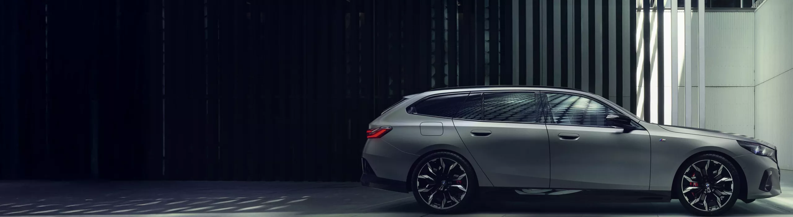BMW i5 M60 xDrive ツーリング：エクステリア