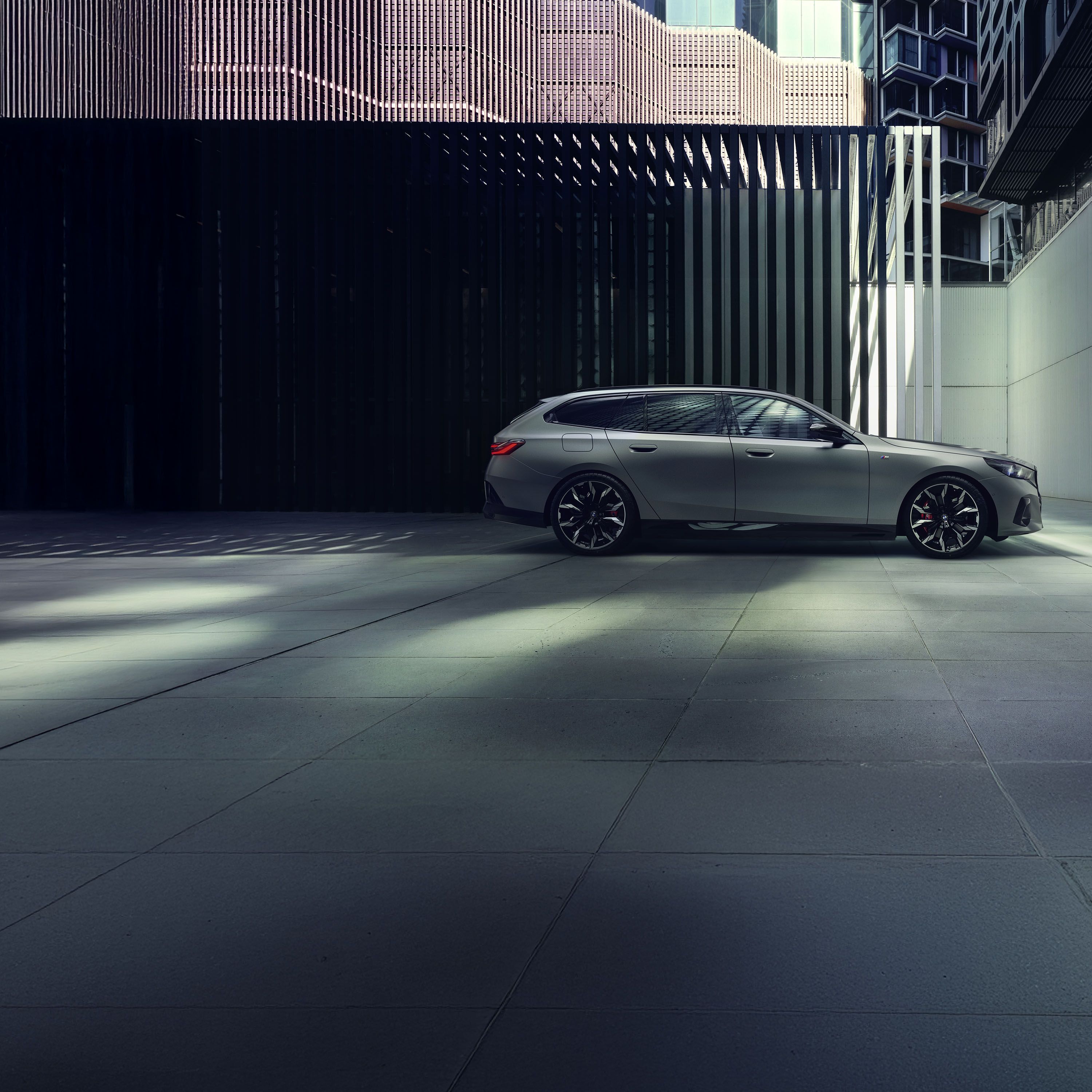 BMW i5 M60 xDrive ツーリング：エクステリア