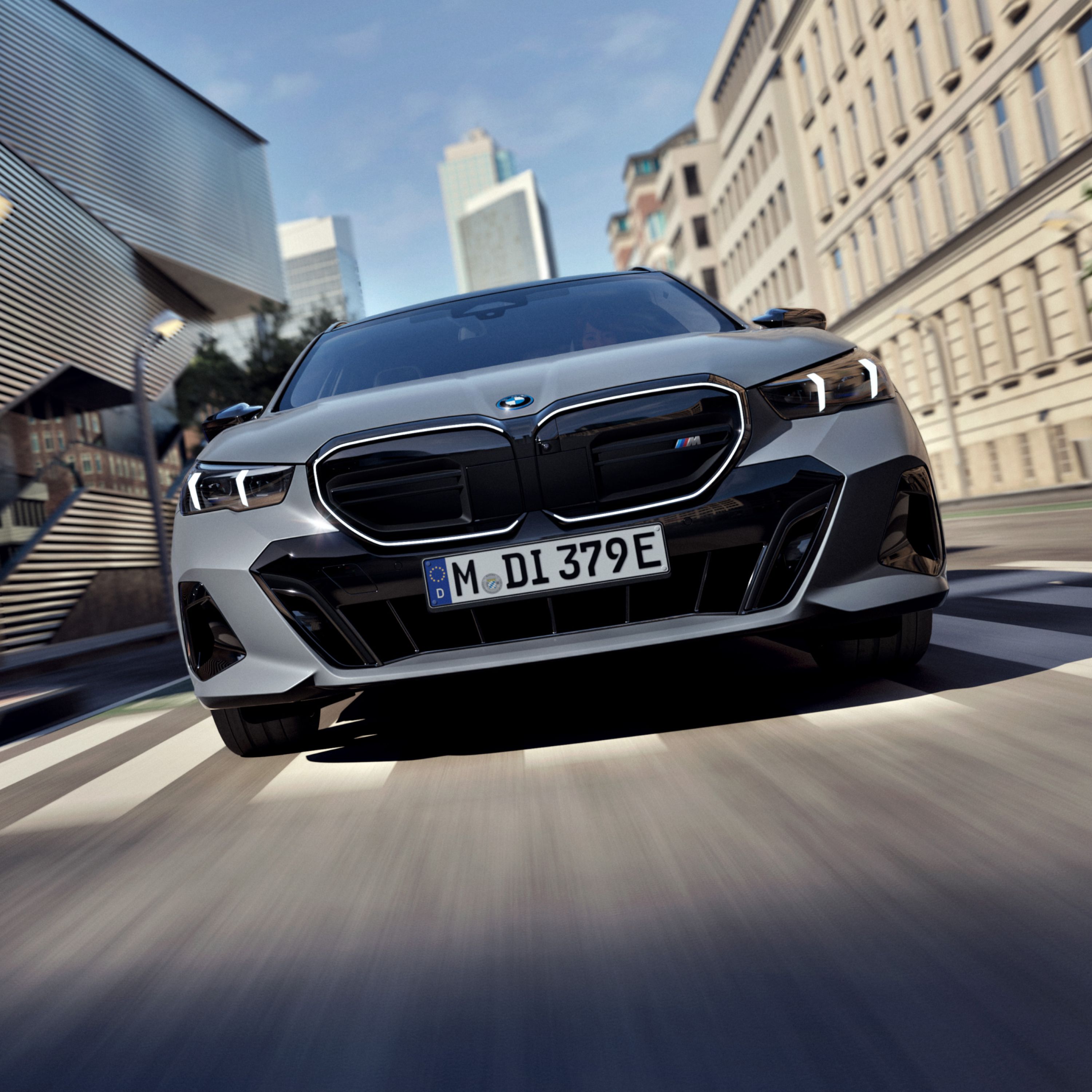 BMW i5 M60 xDrive ツーリング：ローンとリース