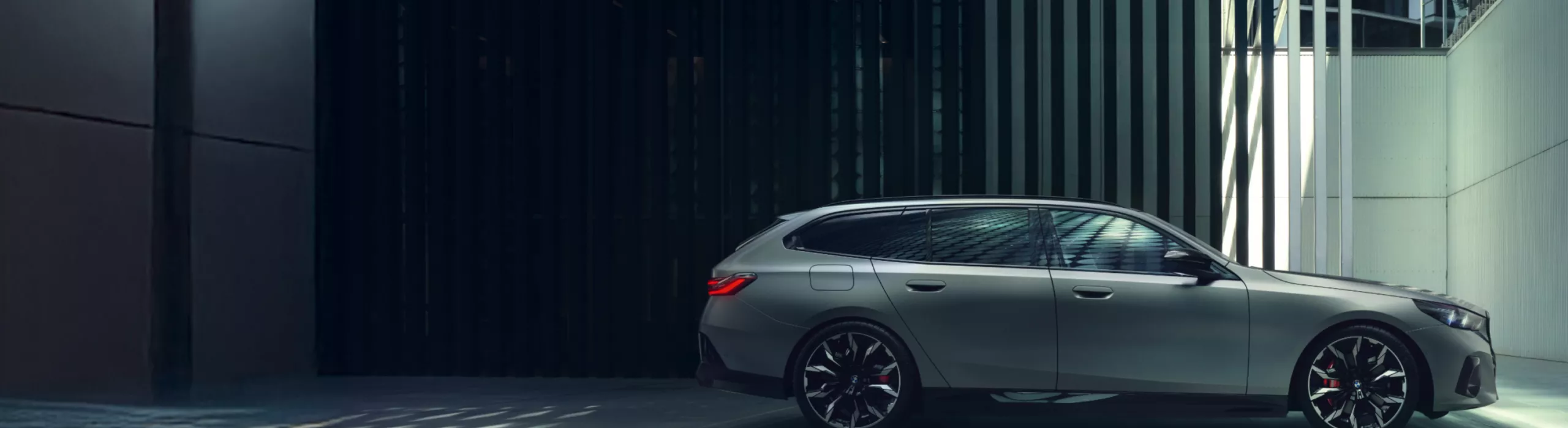 BMW i5 Touring G61 MP BEV ulkopuolinen varustus