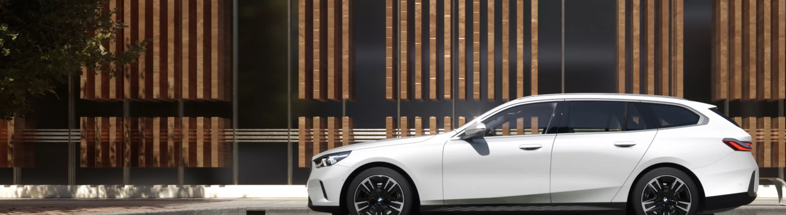 BMW i5 ツーリング：エクステリア