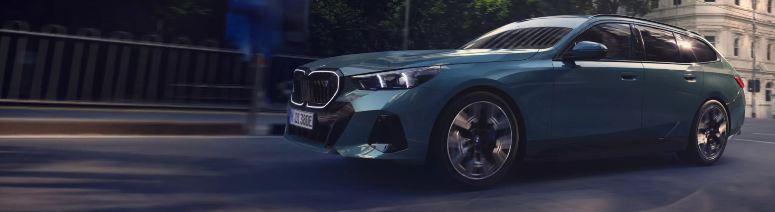 BMW i5 M60 xDrive Touring G61 BEV exterior loop on location