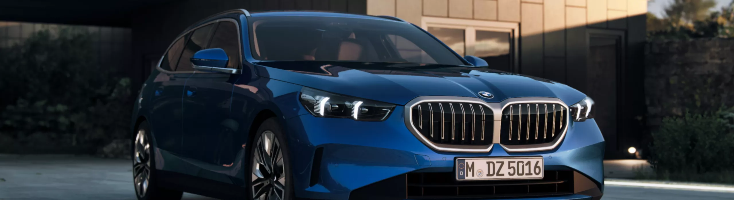 BMW 5 Series Touring (G61) exterior 