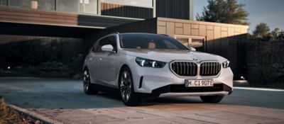 BMW 5 Series Touring Plug-in Hybrid (G61): Model Overview, Configurator ...