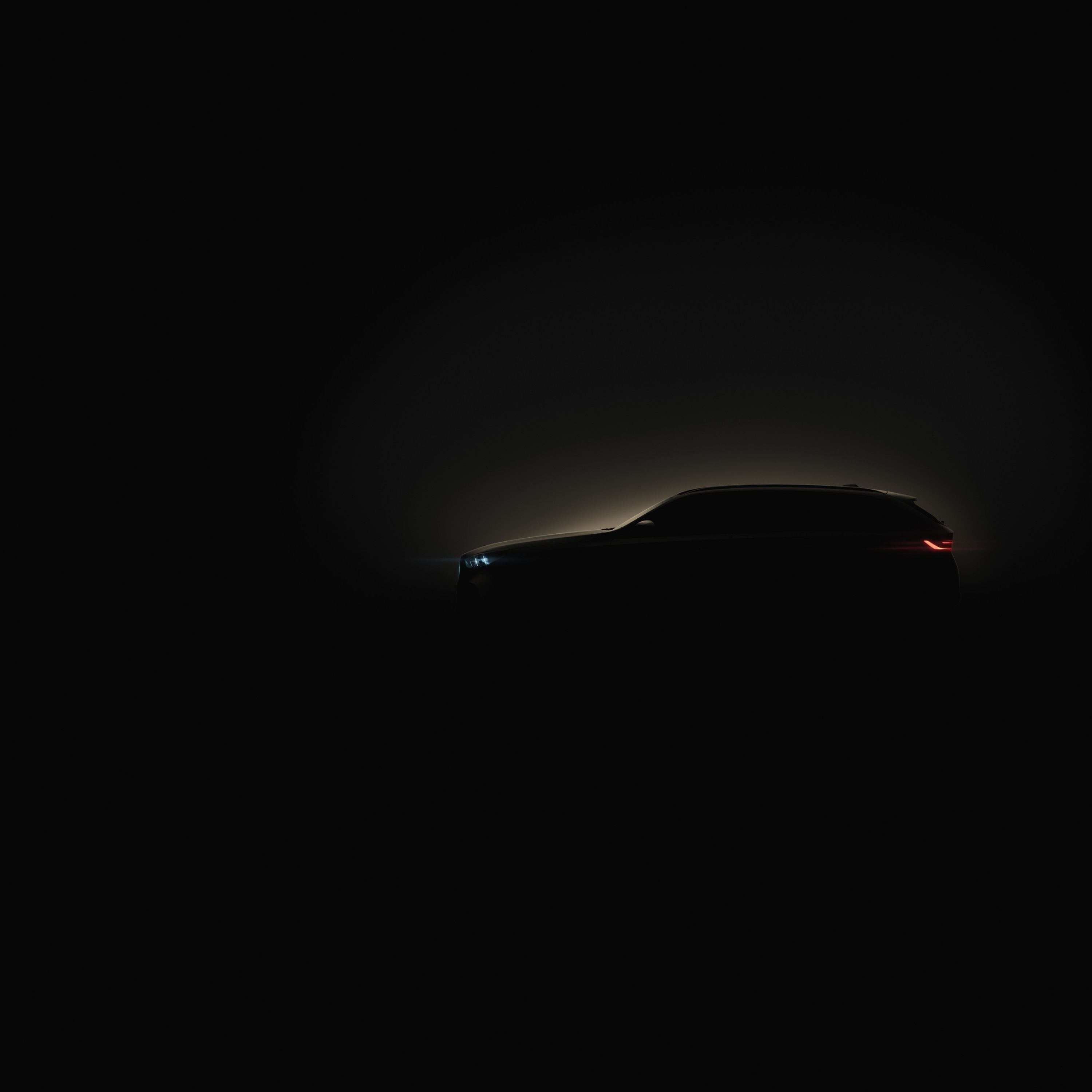  silhouette of the bmw i5 touring