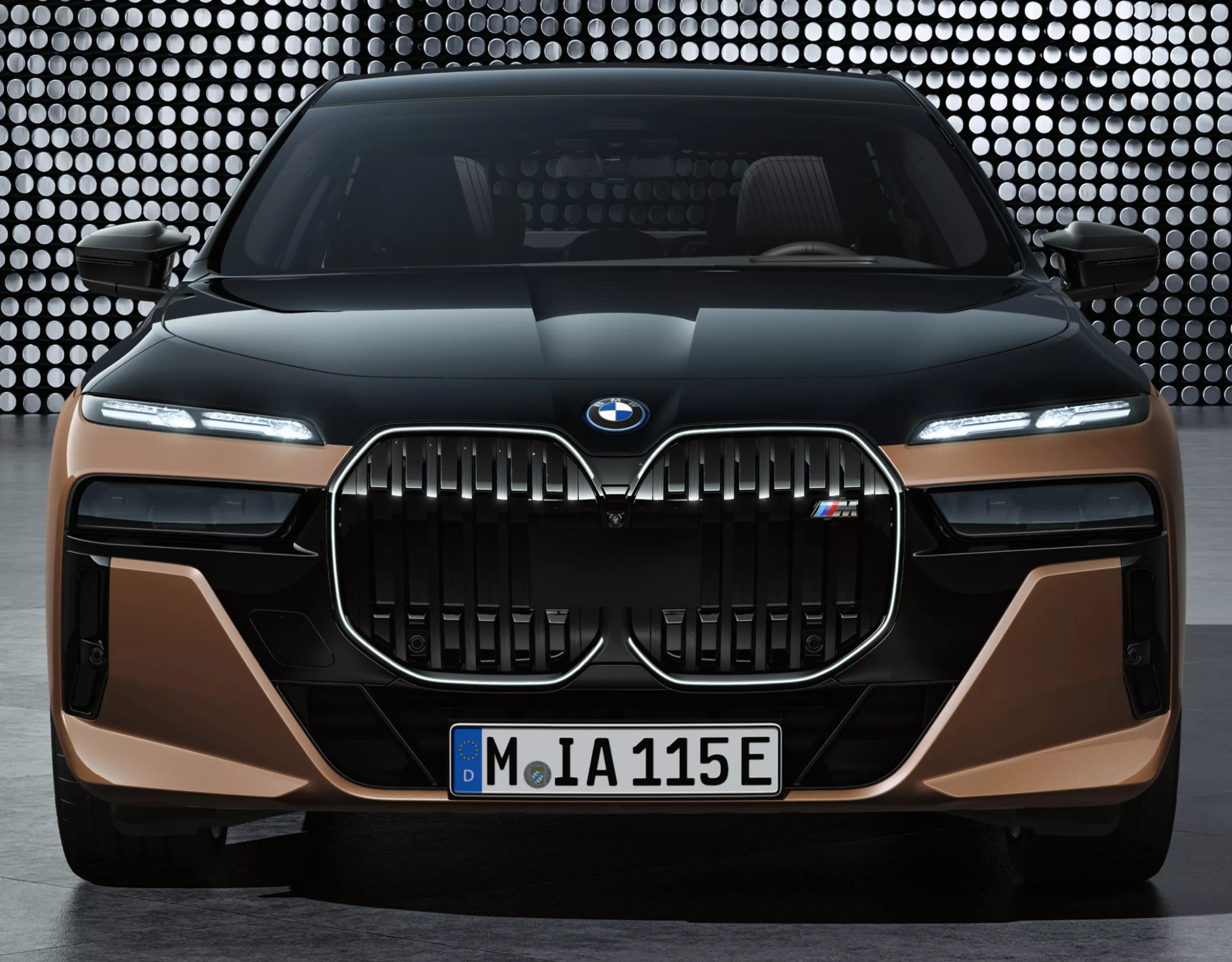 BMW i7 M70 xDrive BMW kidney grille Iconic Glow