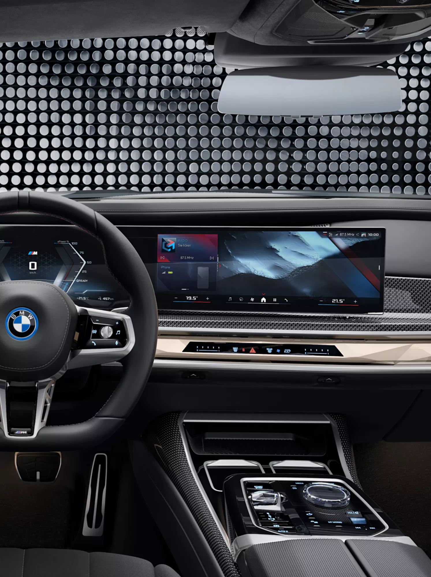 BMW i7 M70 xDrive Curved Display