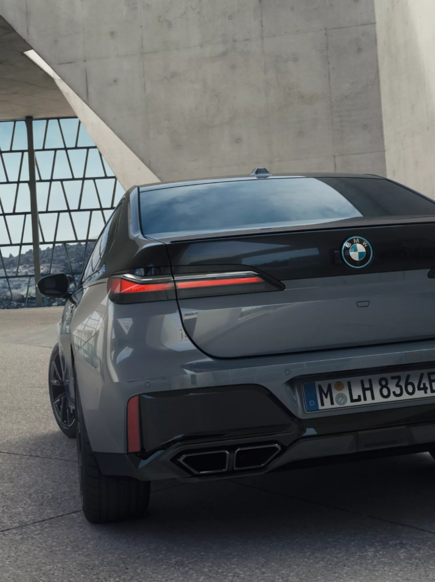 BMW M760e xDrive M Performance package